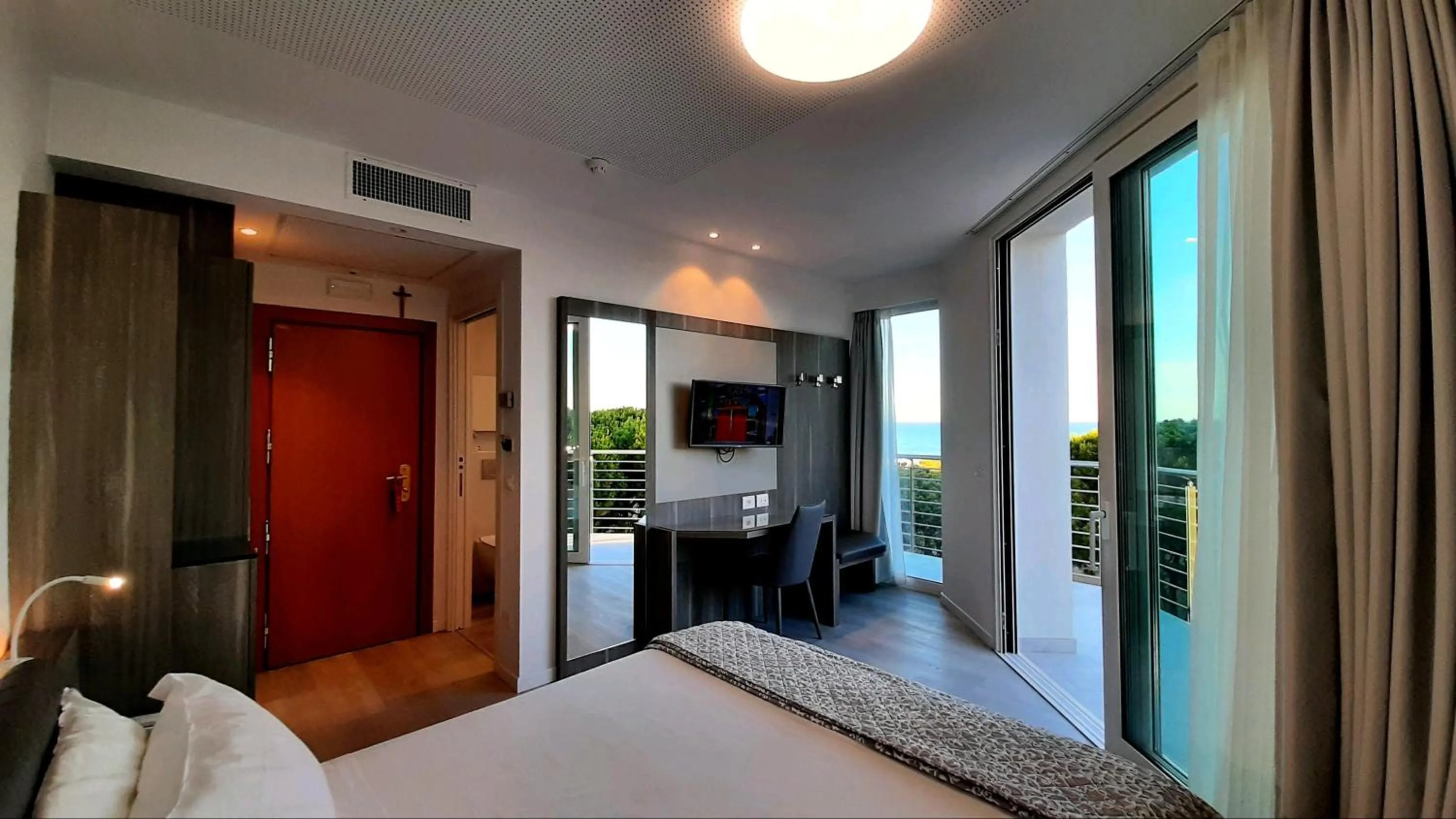 Photo of the whole room, Bed in Grand Hotel Playa