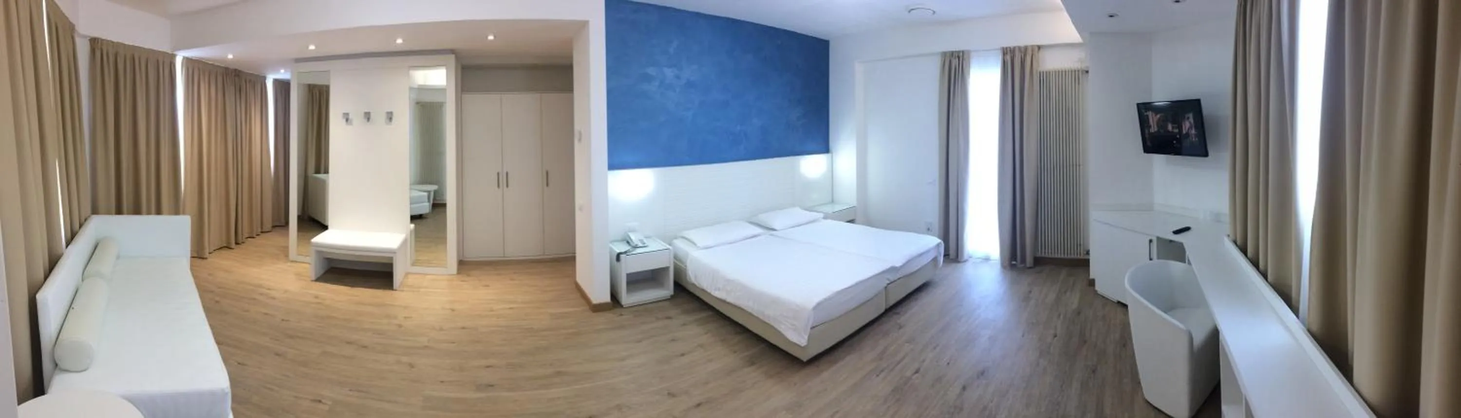 Photo of the whole room, Bed in Grand Hotel Playa