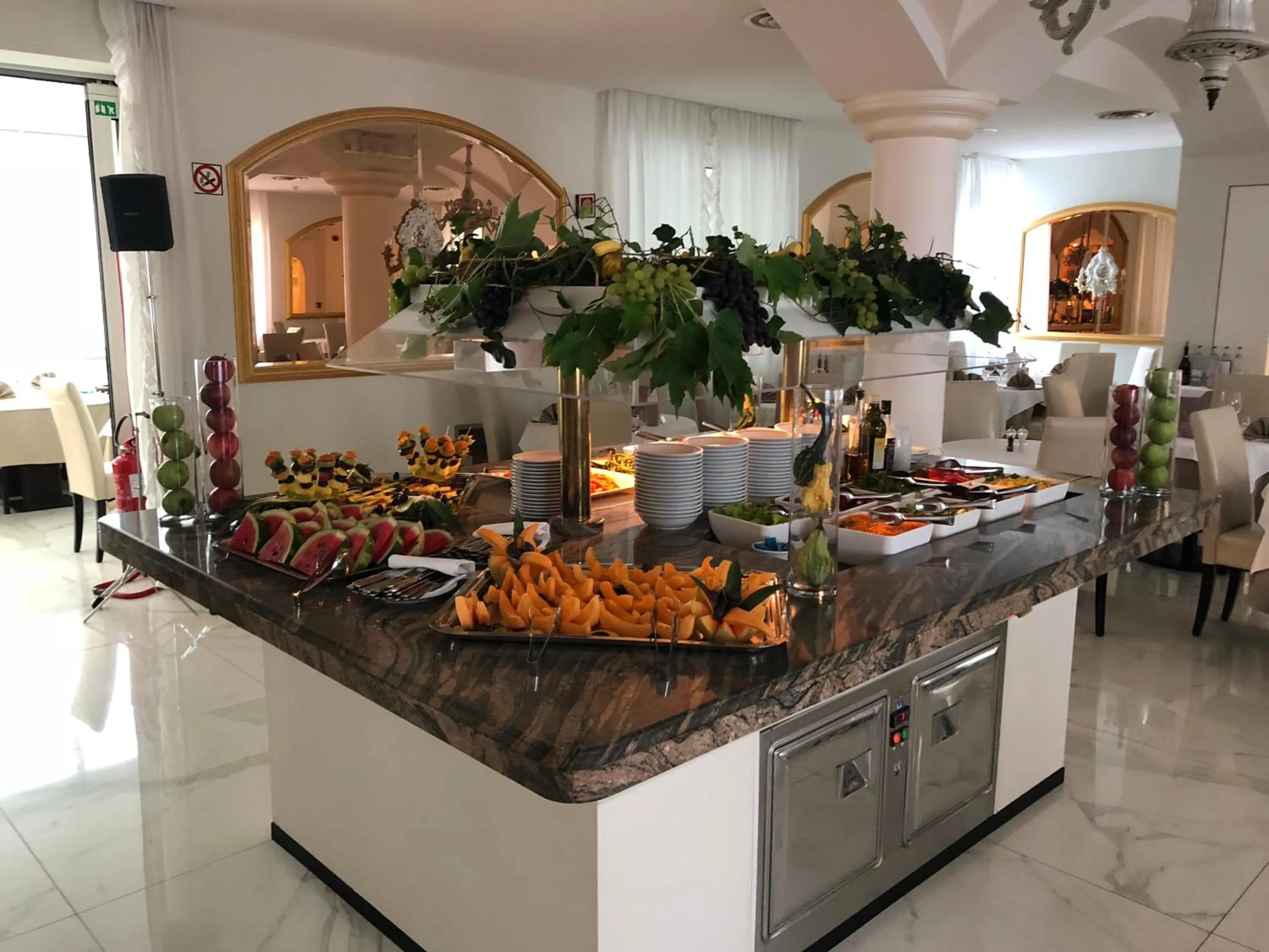 Restaurant/places to eat in Grand Hotel Playa