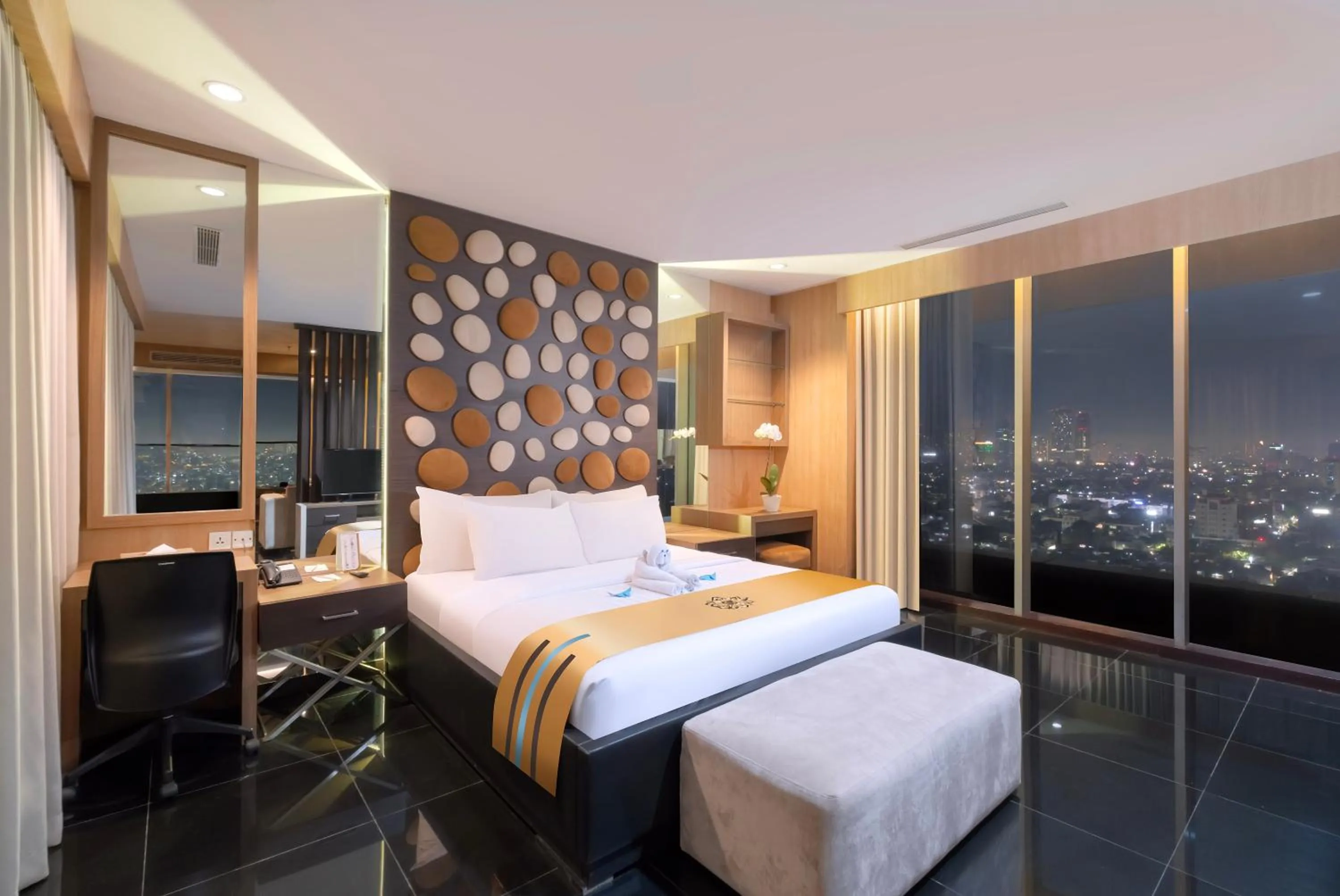 View (from property/room), Bed in Merlynn Park Hotel