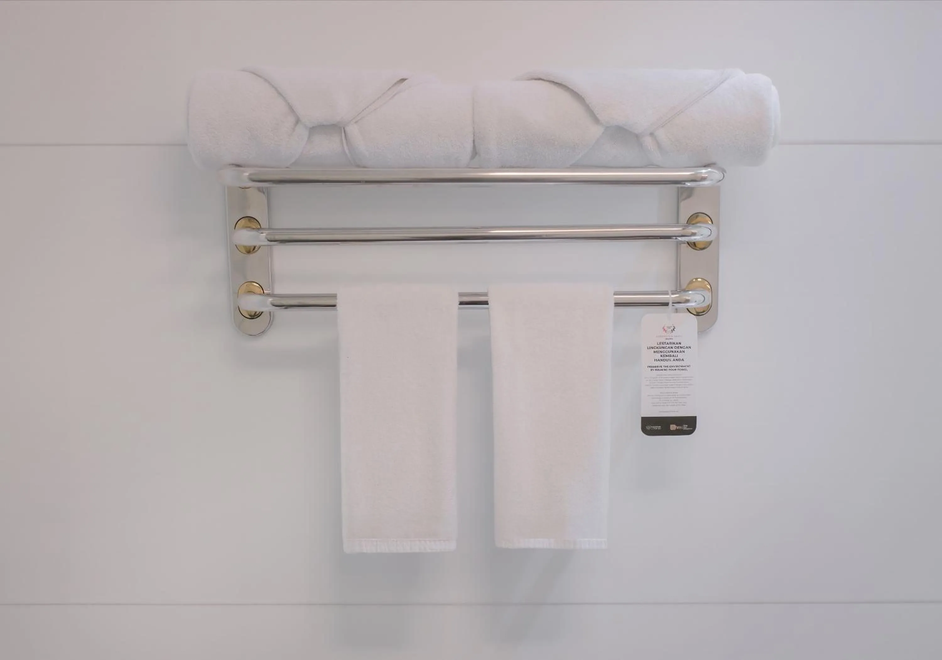 Bathroom in Merlynn Park Hotel