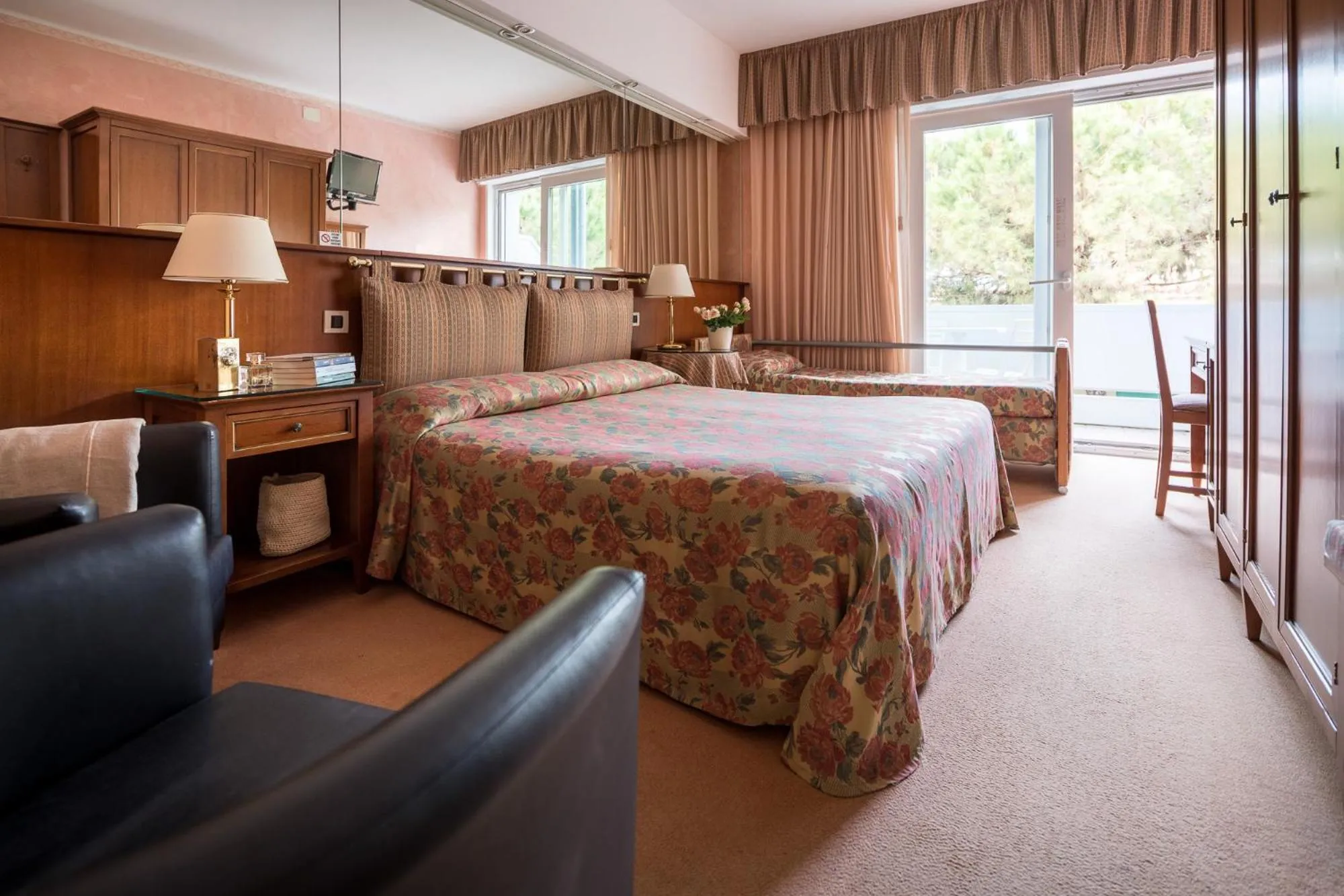 Photo of the whole room, Bed in Hotel Astro