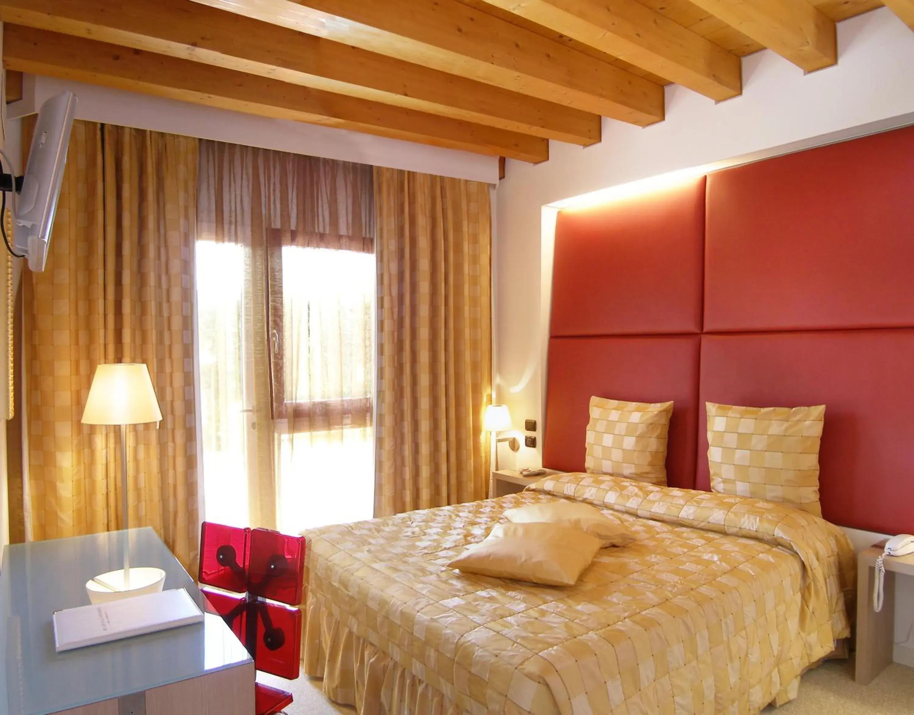 Queen Room with Garden View in Relais Villa Annamaria Bed end Breakfast Queen Room with Garden View in Relais Villa Annamaria Bed end Breakfast