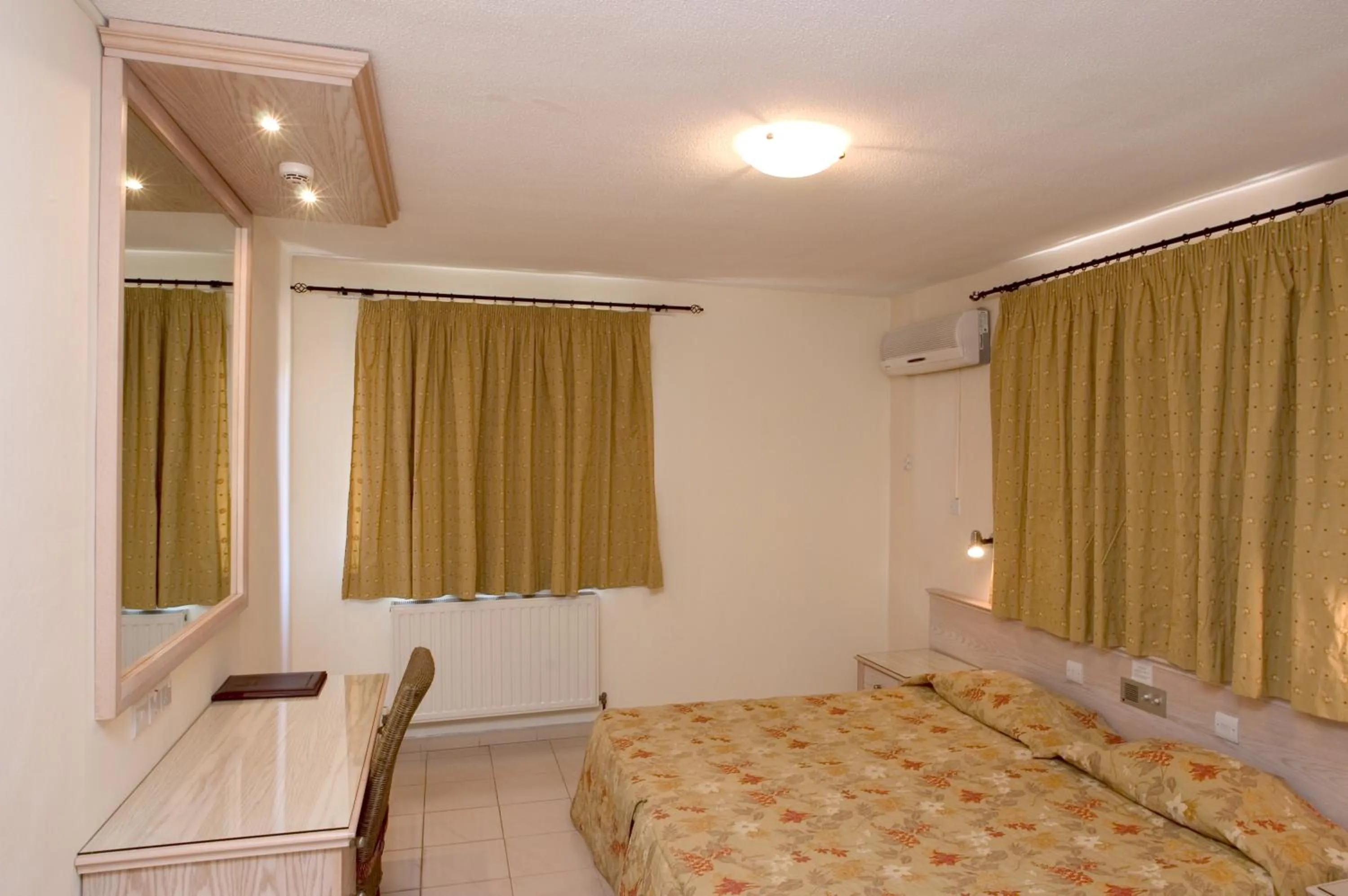 Seating area, Bed in Senator Hotel Apartments - Adults Only