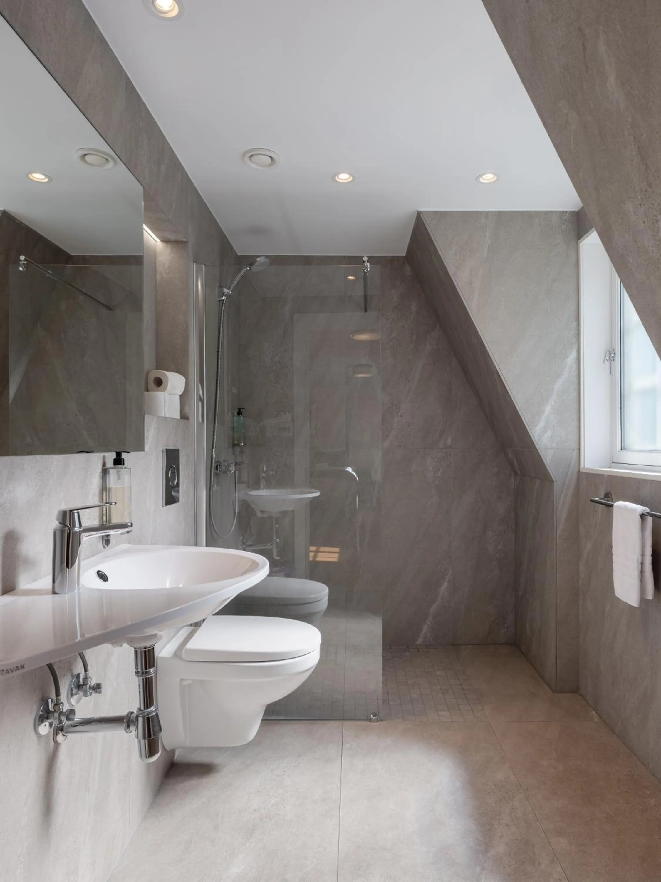 Shower in Tyssedal Hotel