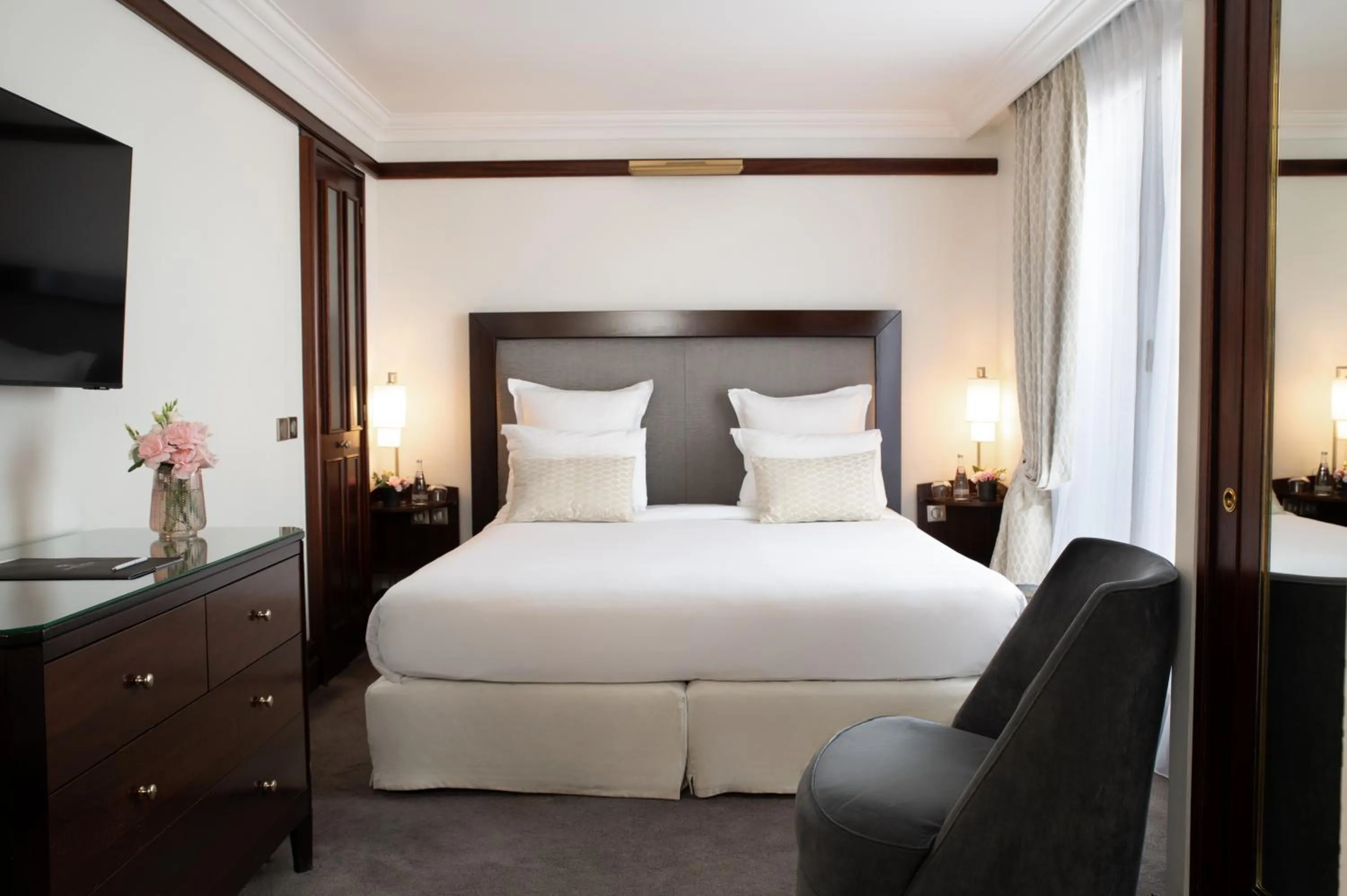 Bed in Hôtel Pont Royal Paris