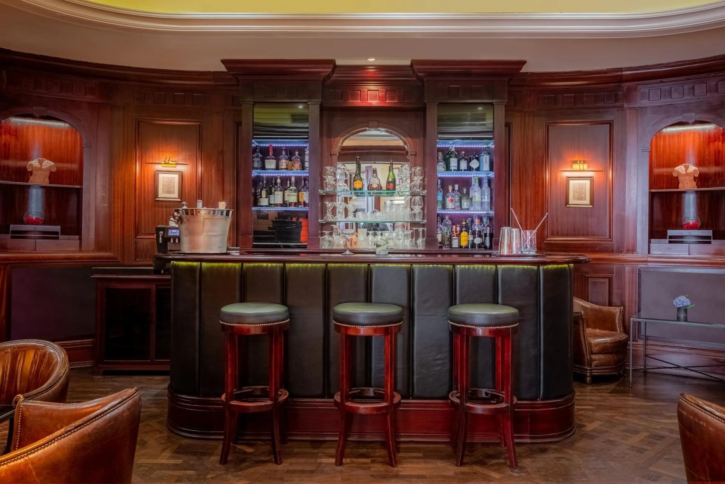 Lounge or bar in Hôtel Pont Royal Paris