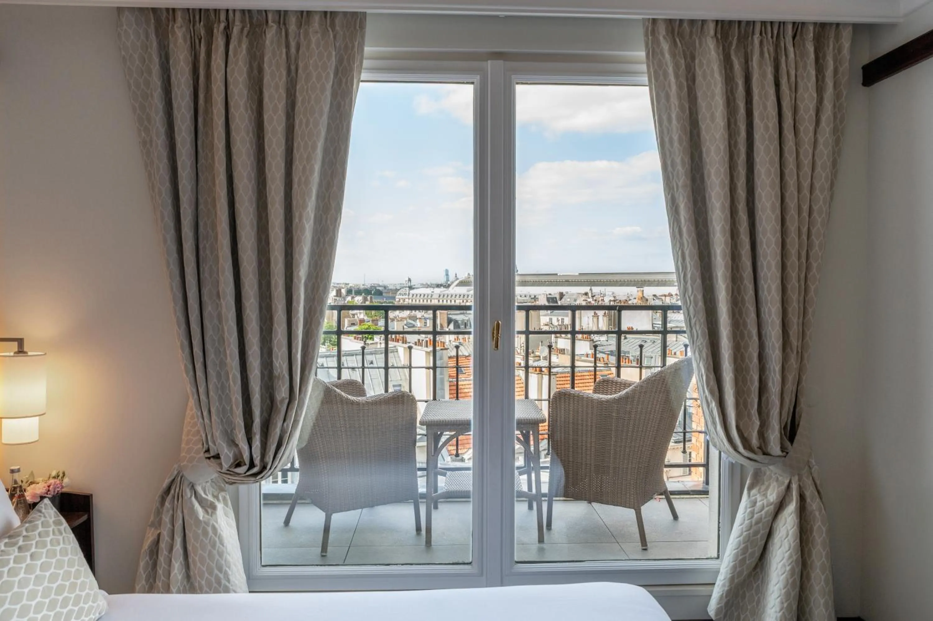 View (from property/room), Bed in Hôtel Pont Royal Paris