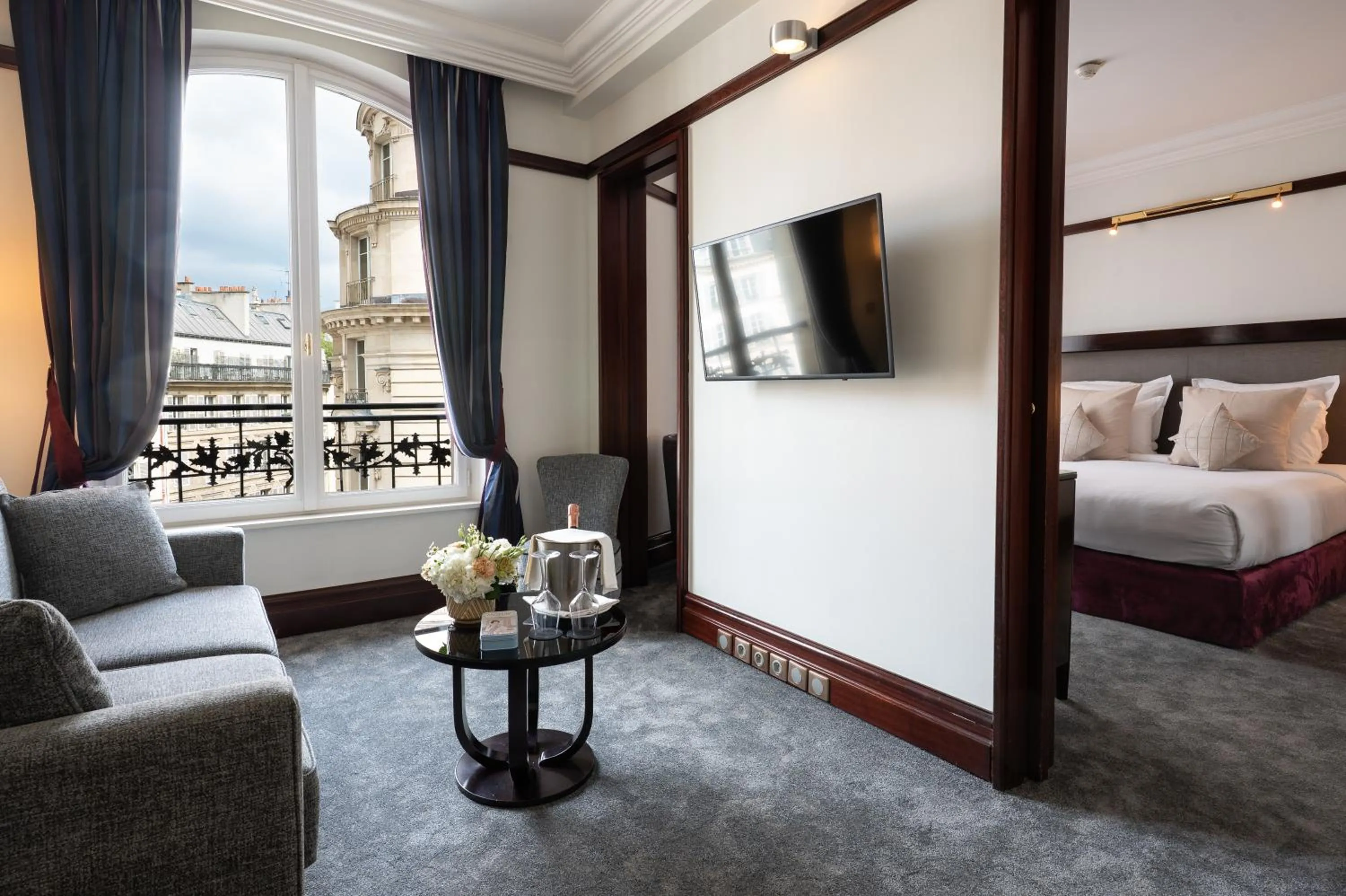 Living room, Bed in Hôtel Pont Royal Paris