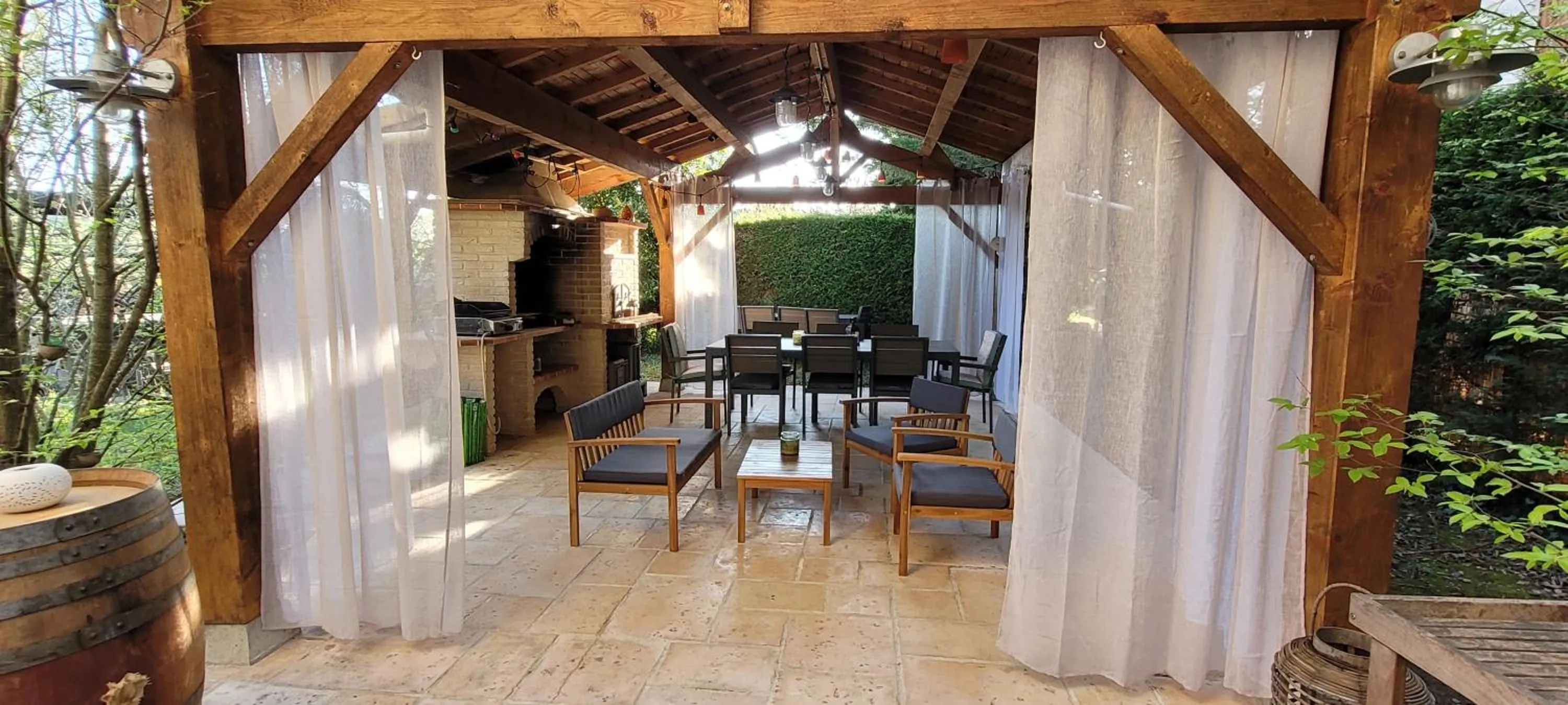 Patio in B&B Des Histoires d'Anges - Côté Jardin - Accueil Vélo