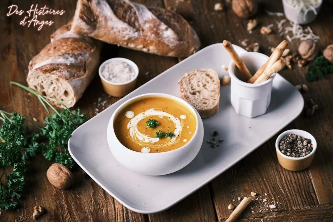 Restaurant/places to eat in B&B Des Histoires d'Anges - Côté Jardin - Accueil Vélo