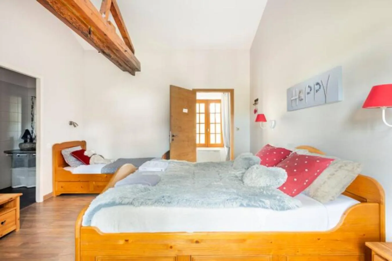 Photo of the whole room, Bed in B&B Des Histoires d'Anges - Côté Jardin - Accueil Vélo