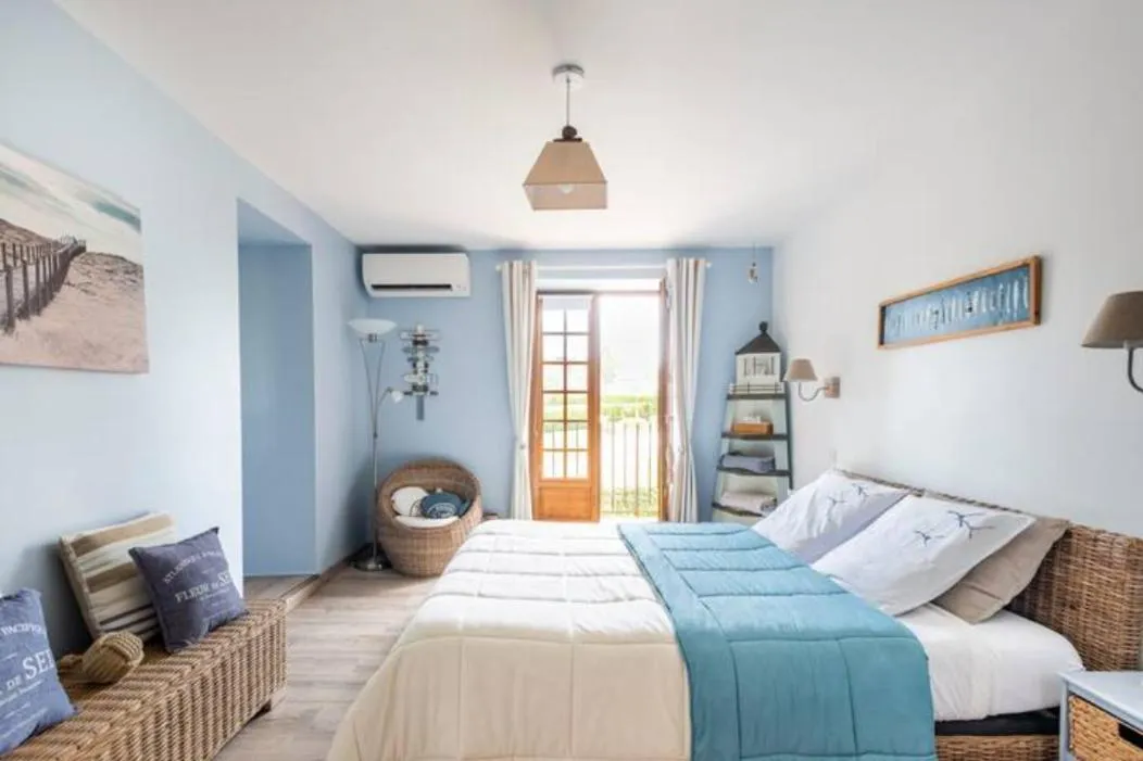 Bedroom, Bed in B&B Des Histoires d'Anges - Côté Jardin - Accueil Vélo