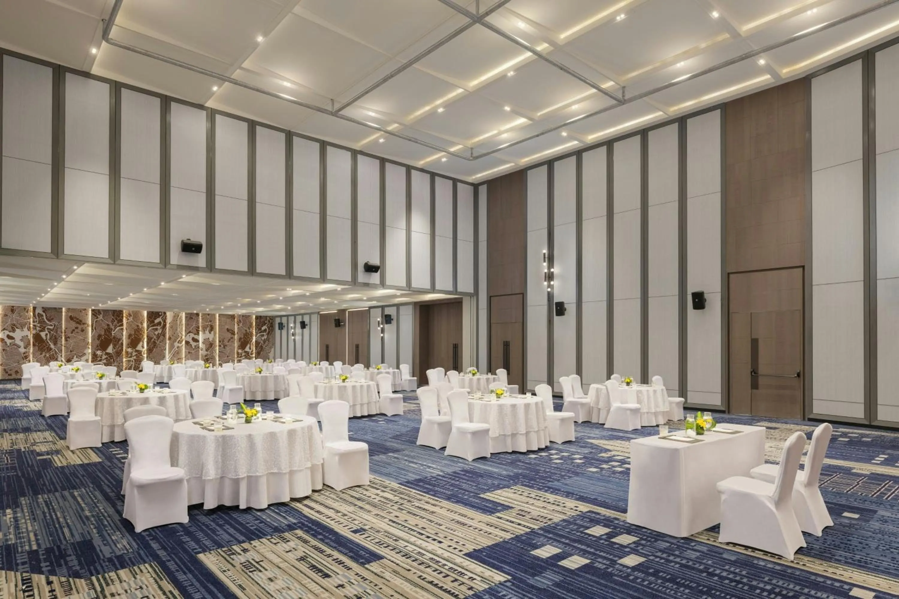 Meeting/conference room in Le Meridien Ahmedabad