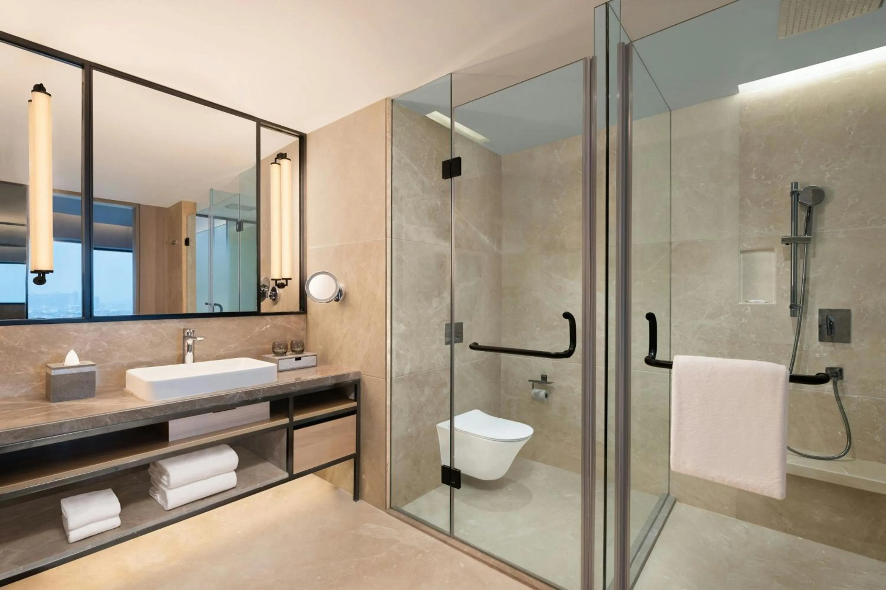 Photo of the whole room in Le Meridien Ahmedabad