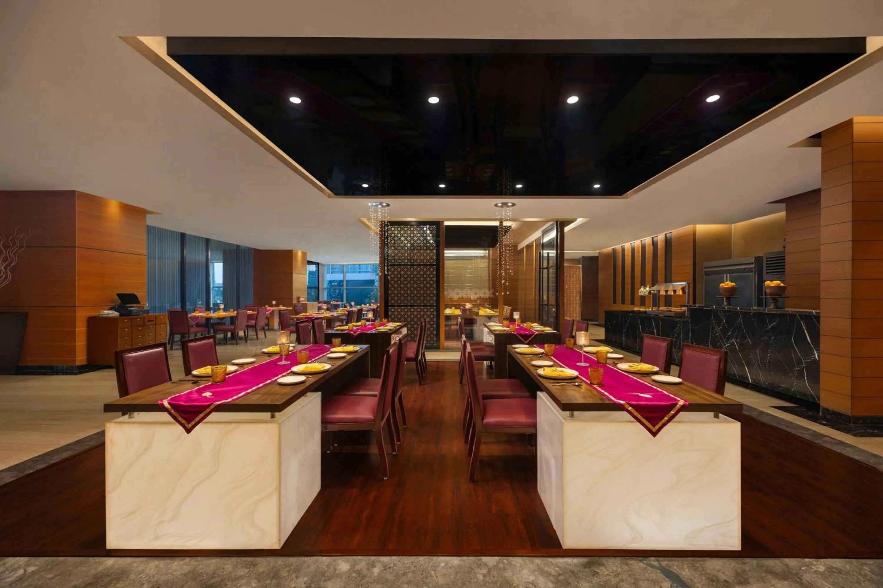 Restaurant/places to eat in Le Meridien Ahmedabad