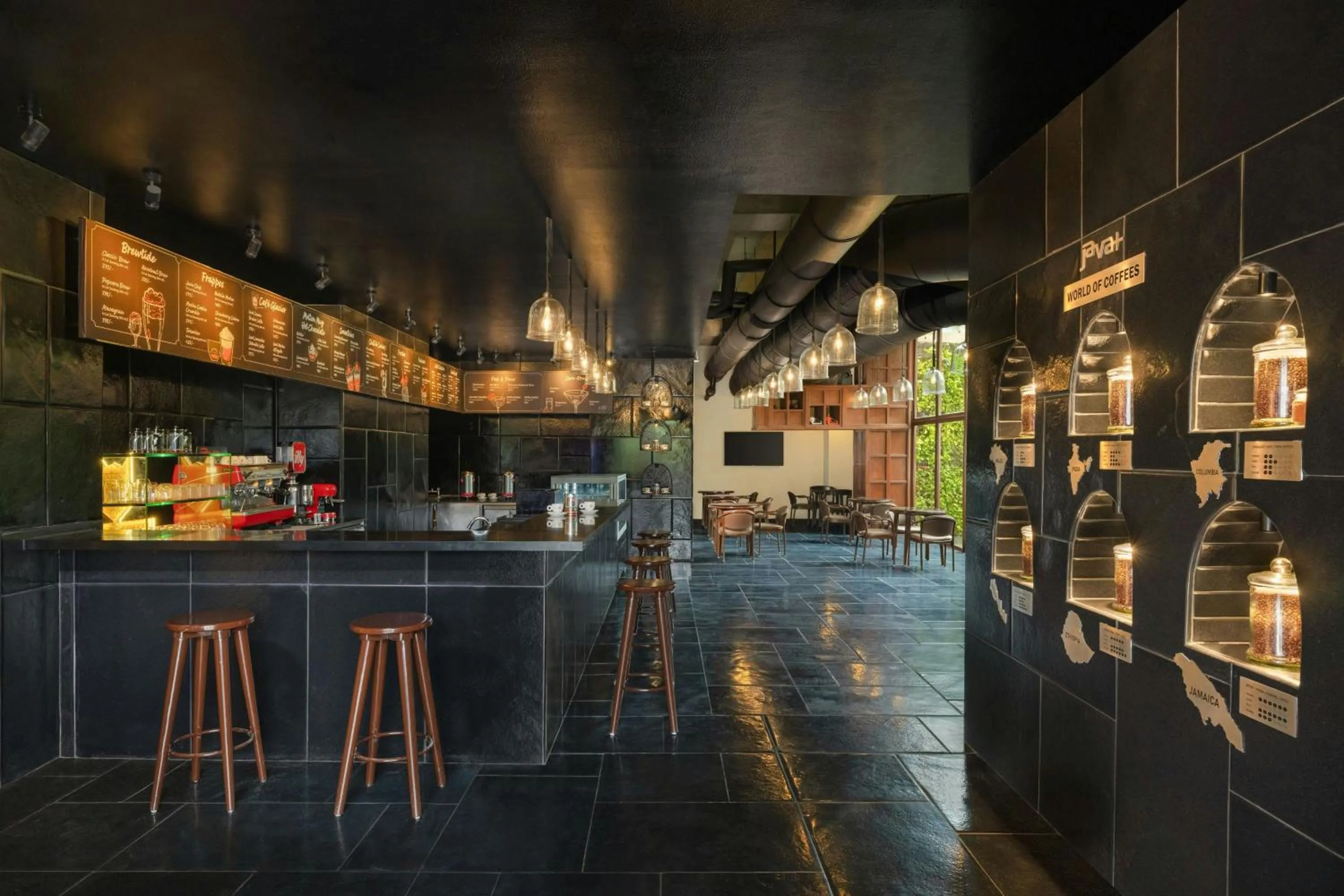 Restaurant/places to eat in Le Meridien Ahmedabad