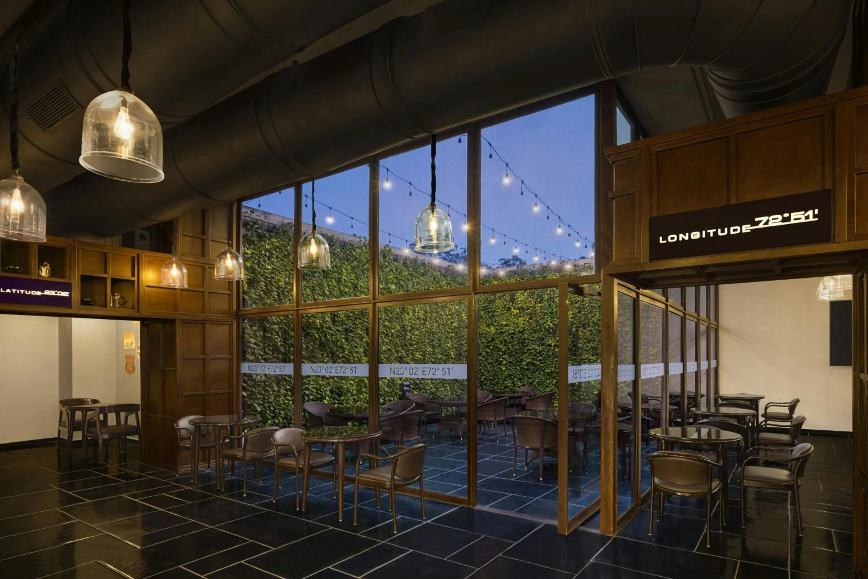 Restaurant/places to eat in Le Meridien Ahmedabad