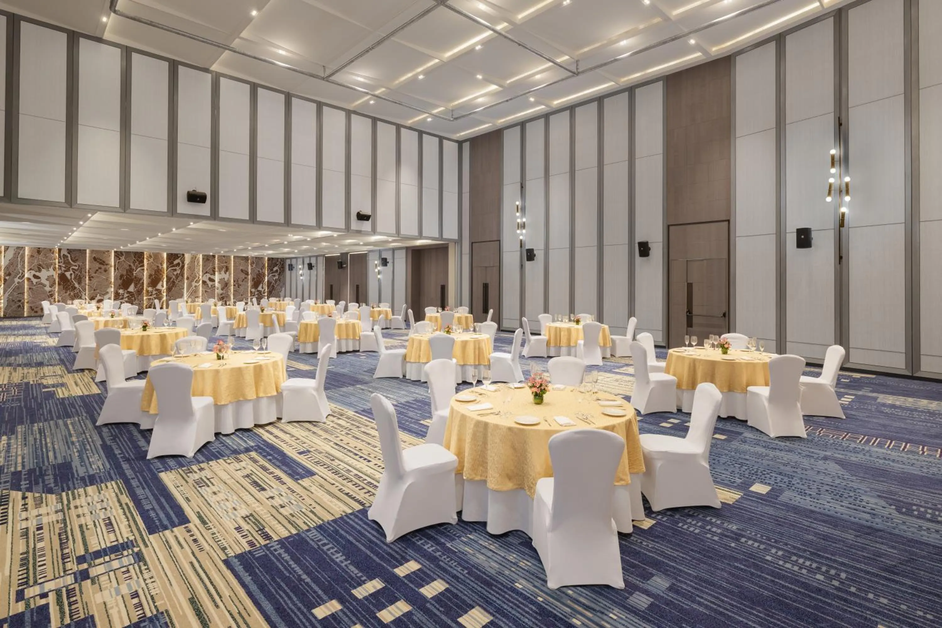 Banquet/Function facilities in Le Meridien Ahmedabad