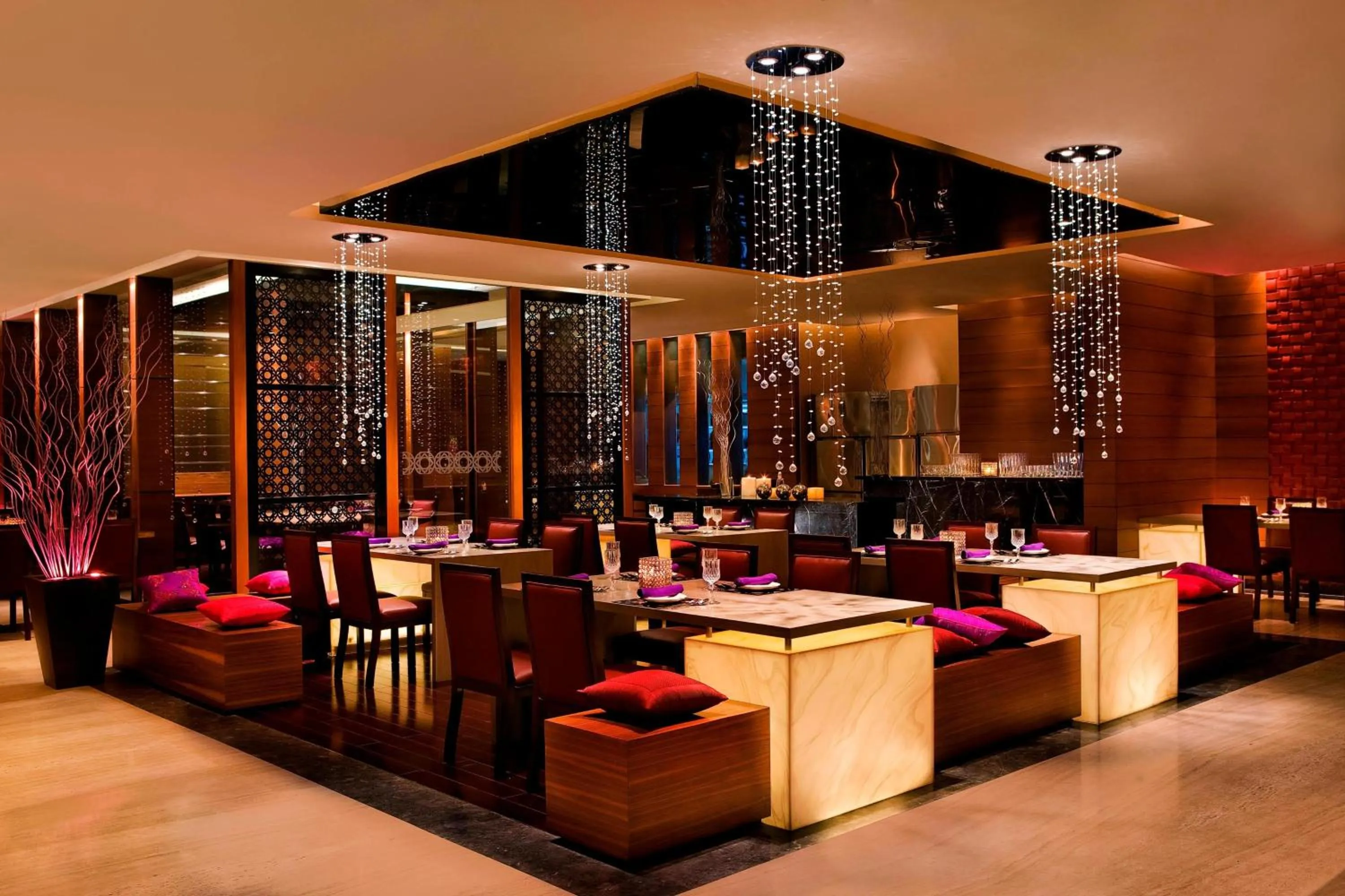 Restaurant/places to eat in Courtyard by Marriott Ahmedabad