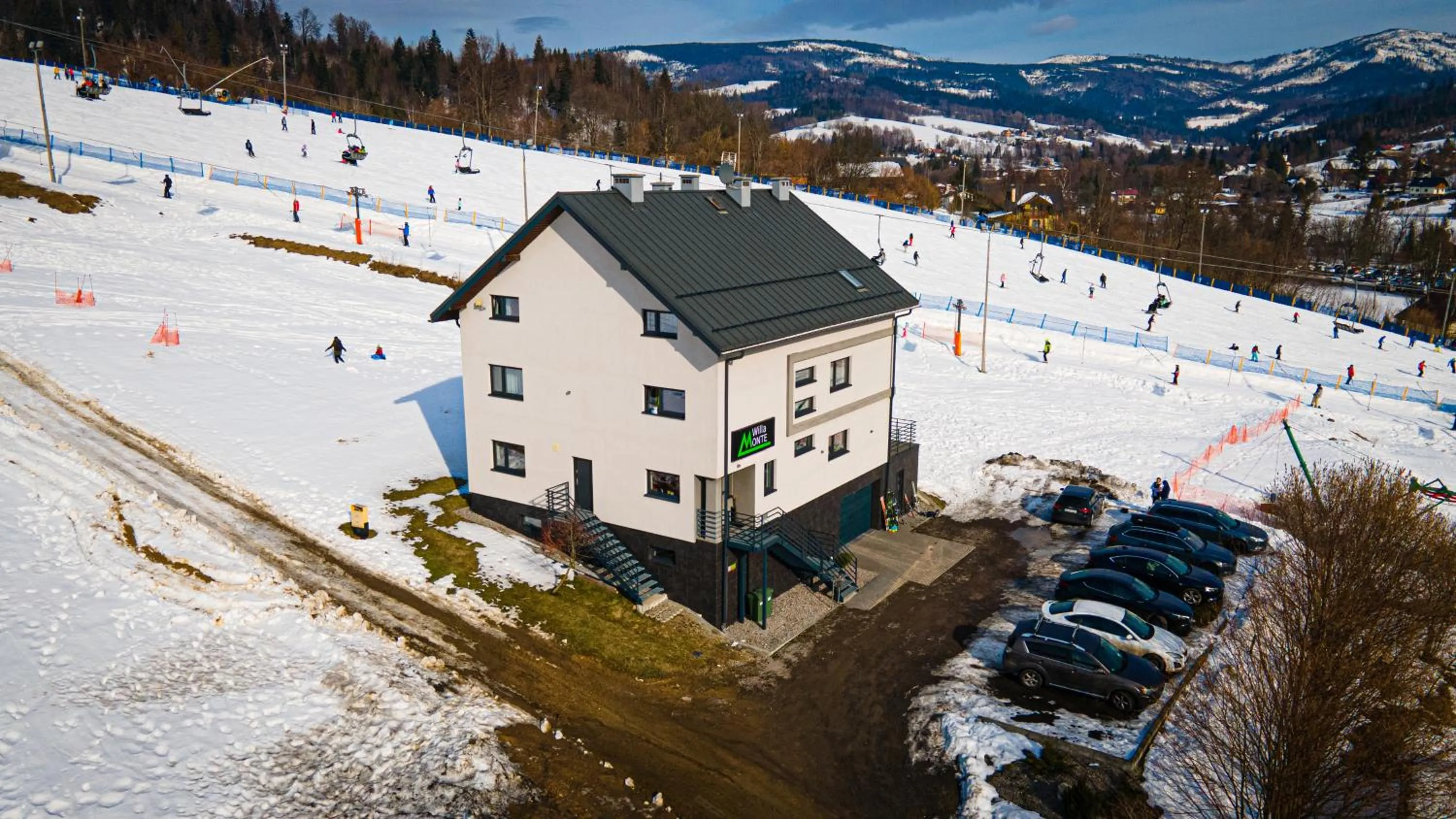 Property building in Willa Monte