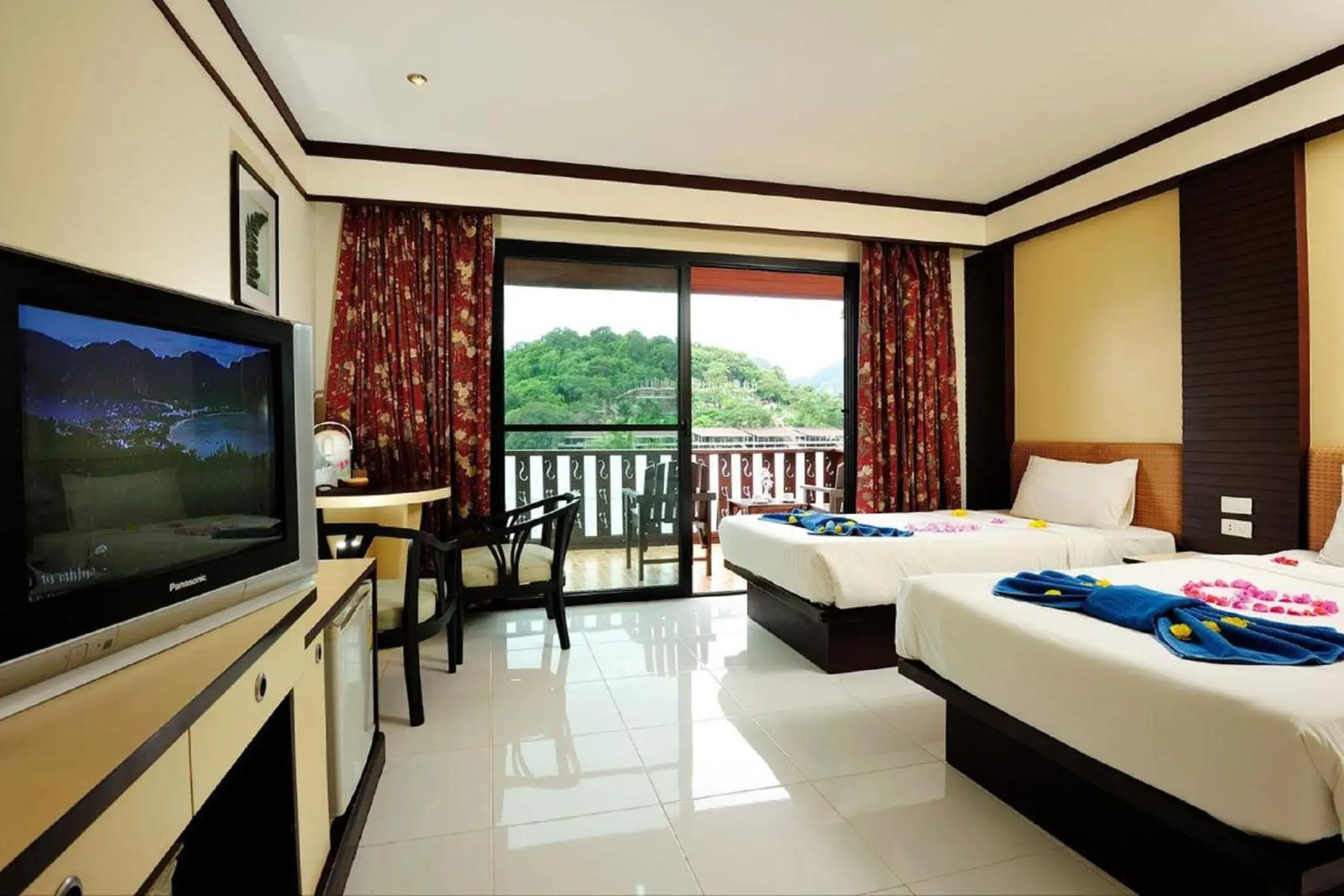 Superior Double or Twin Room with Sea View in Phi Phi Arboreal Resort Superior Double or Twin Room with Sea View in Phi Phi Arboreal Resort