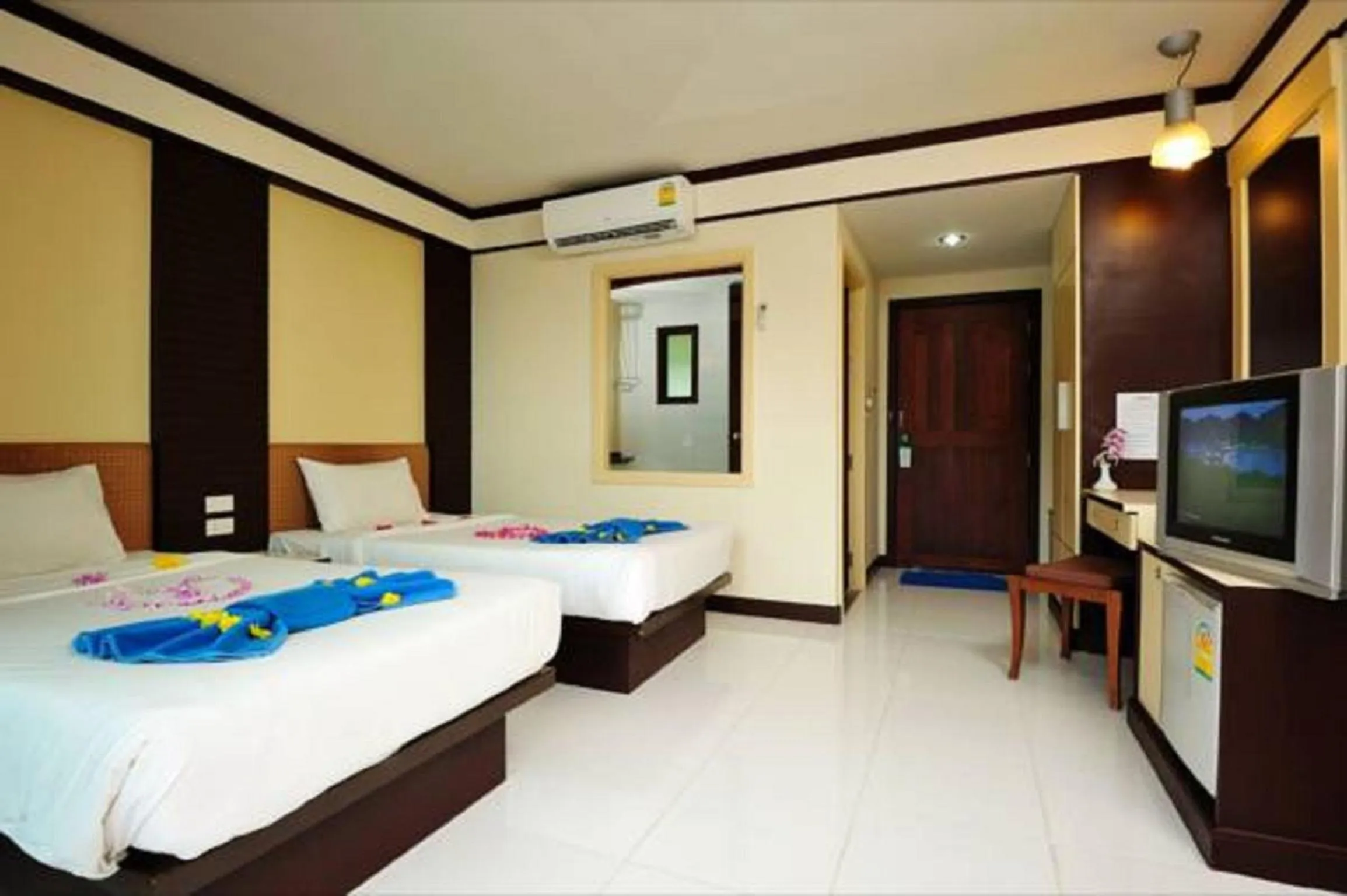 Bed in Phi Phi Arboreal Resort