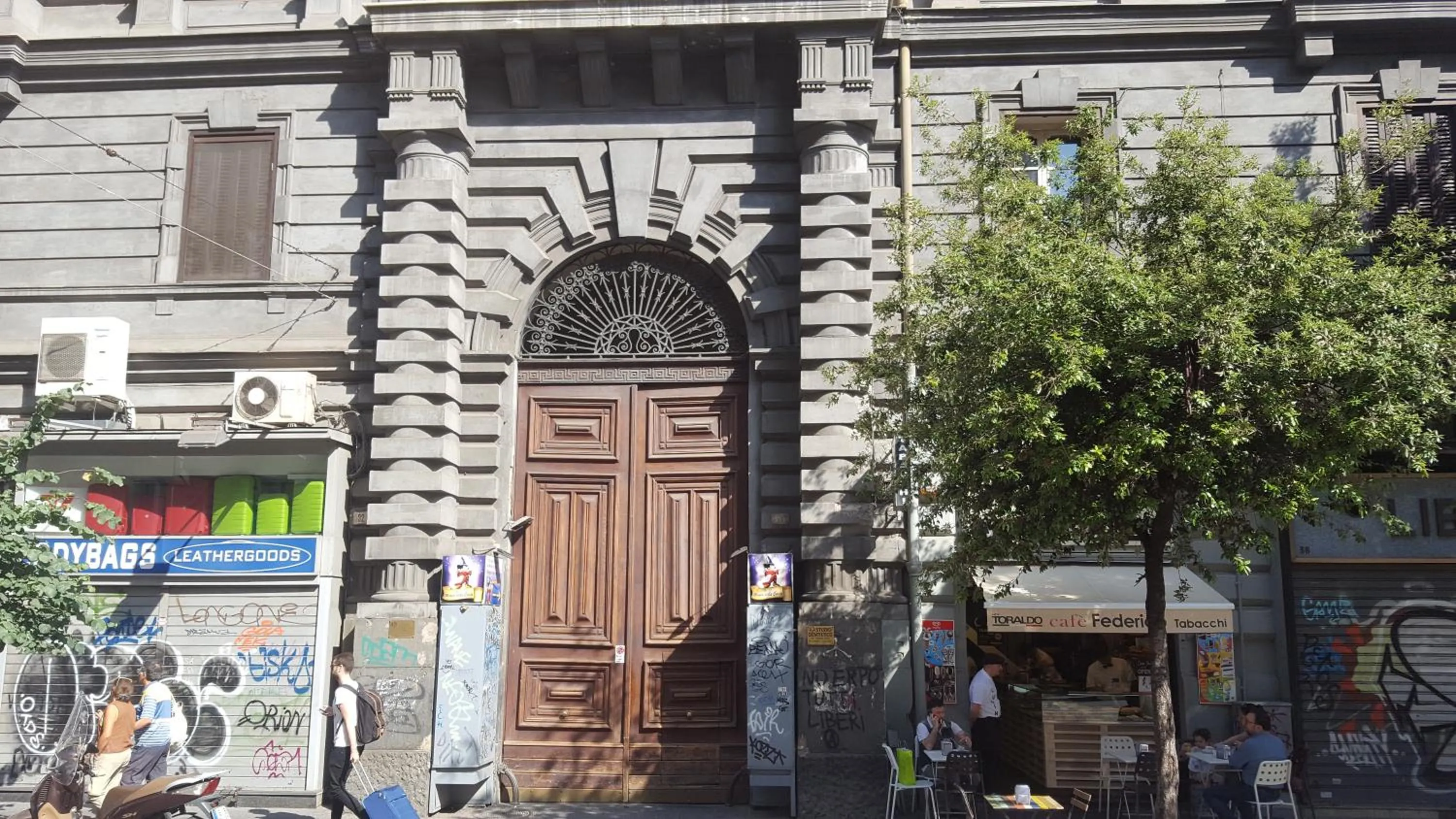 Property building in B&B DolceVita Napoli