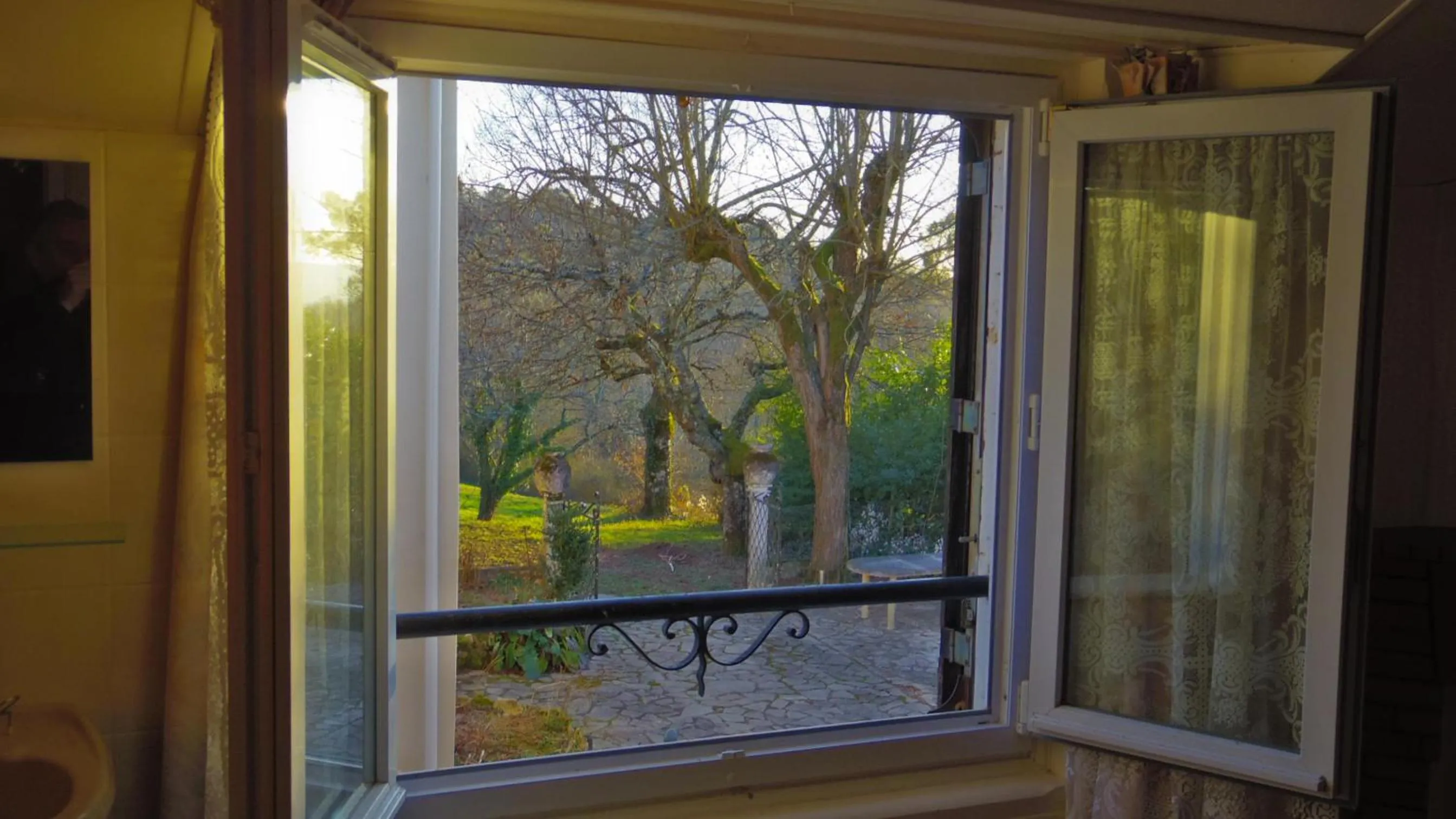 Garden view in Chambre Lascaux aux Meulieres a Domme