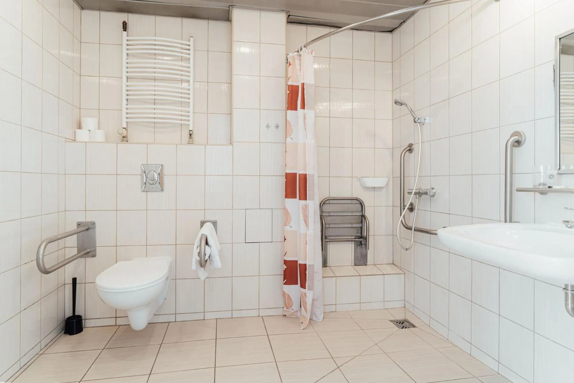 Shower in Hotel Logos