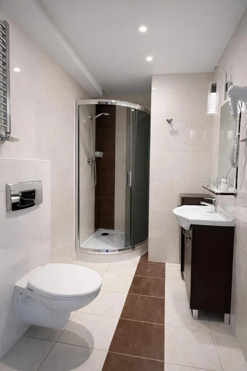 Shower in Hotel Logos