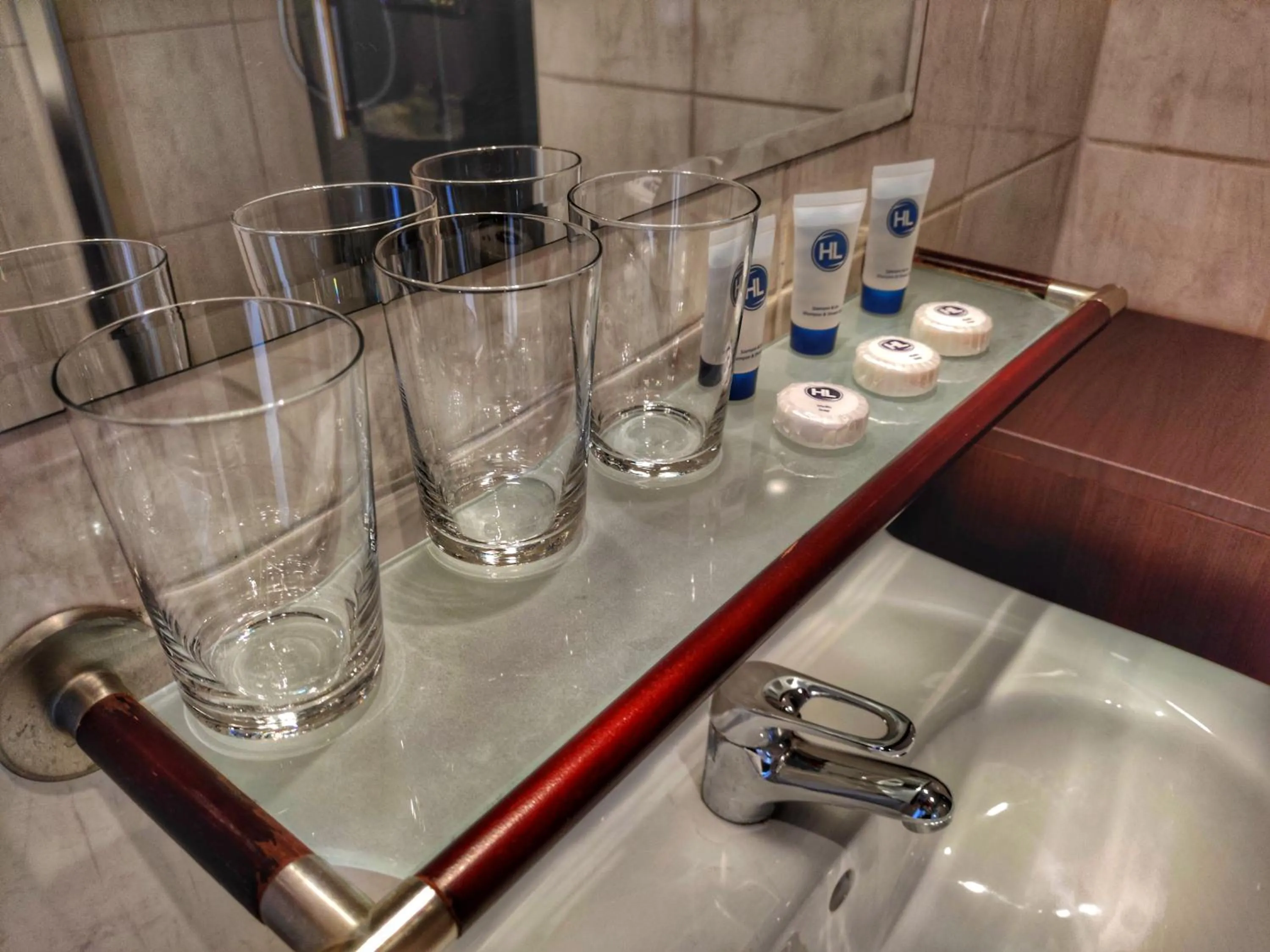 Bathroom in Hotel Logos