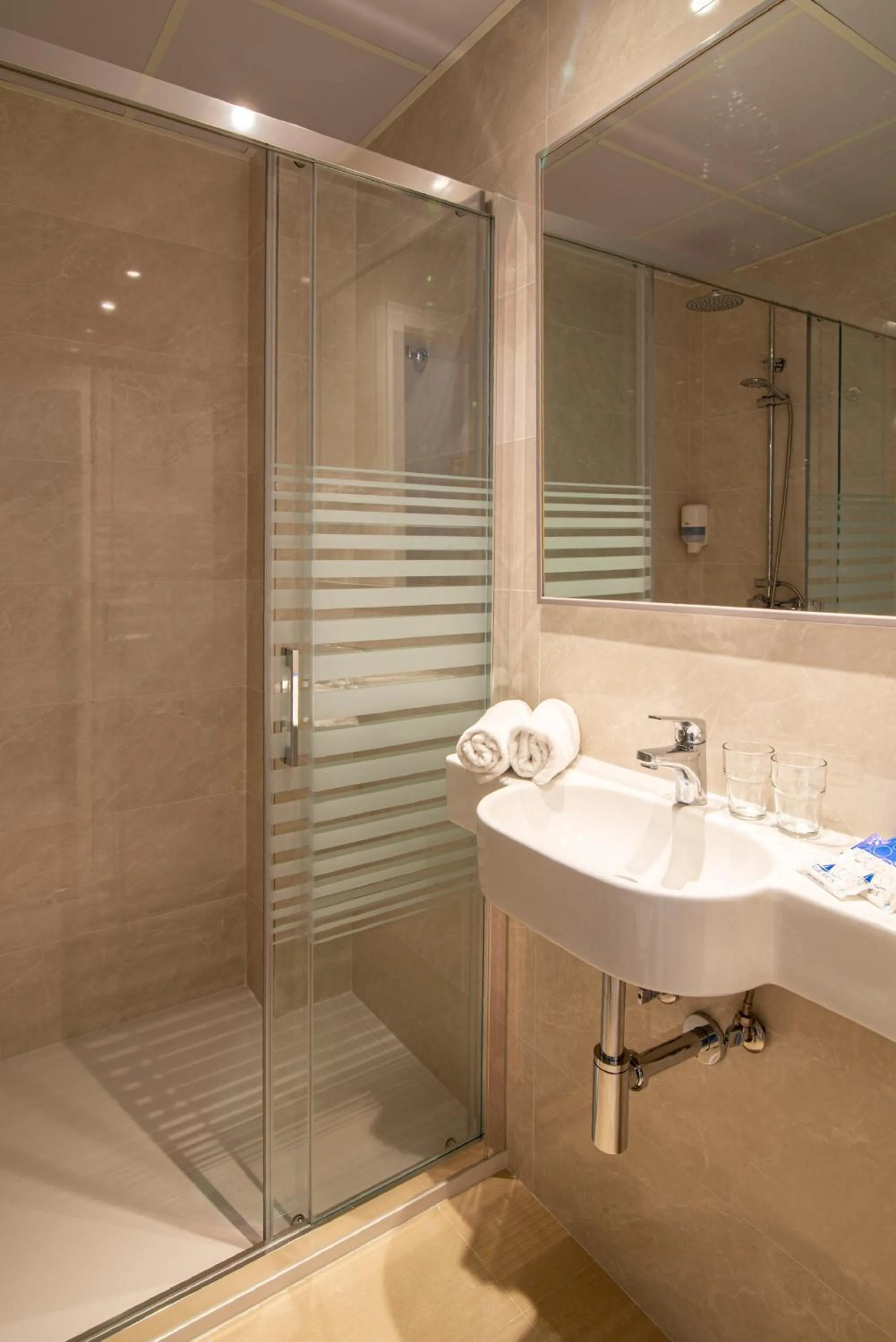 Bathroom in Hotel Amoros