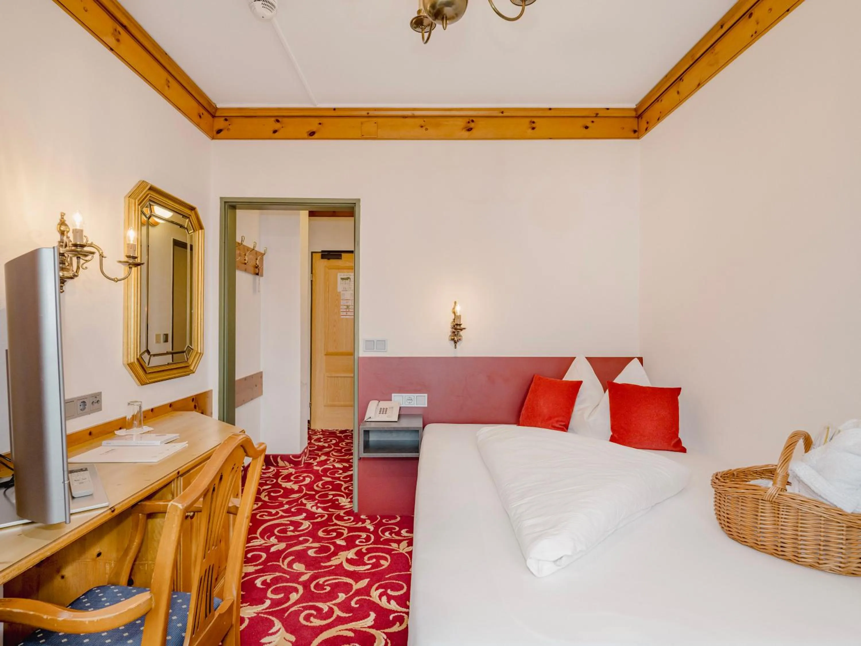 Bed in Hotel Alpina - Thermenhotels Gastein