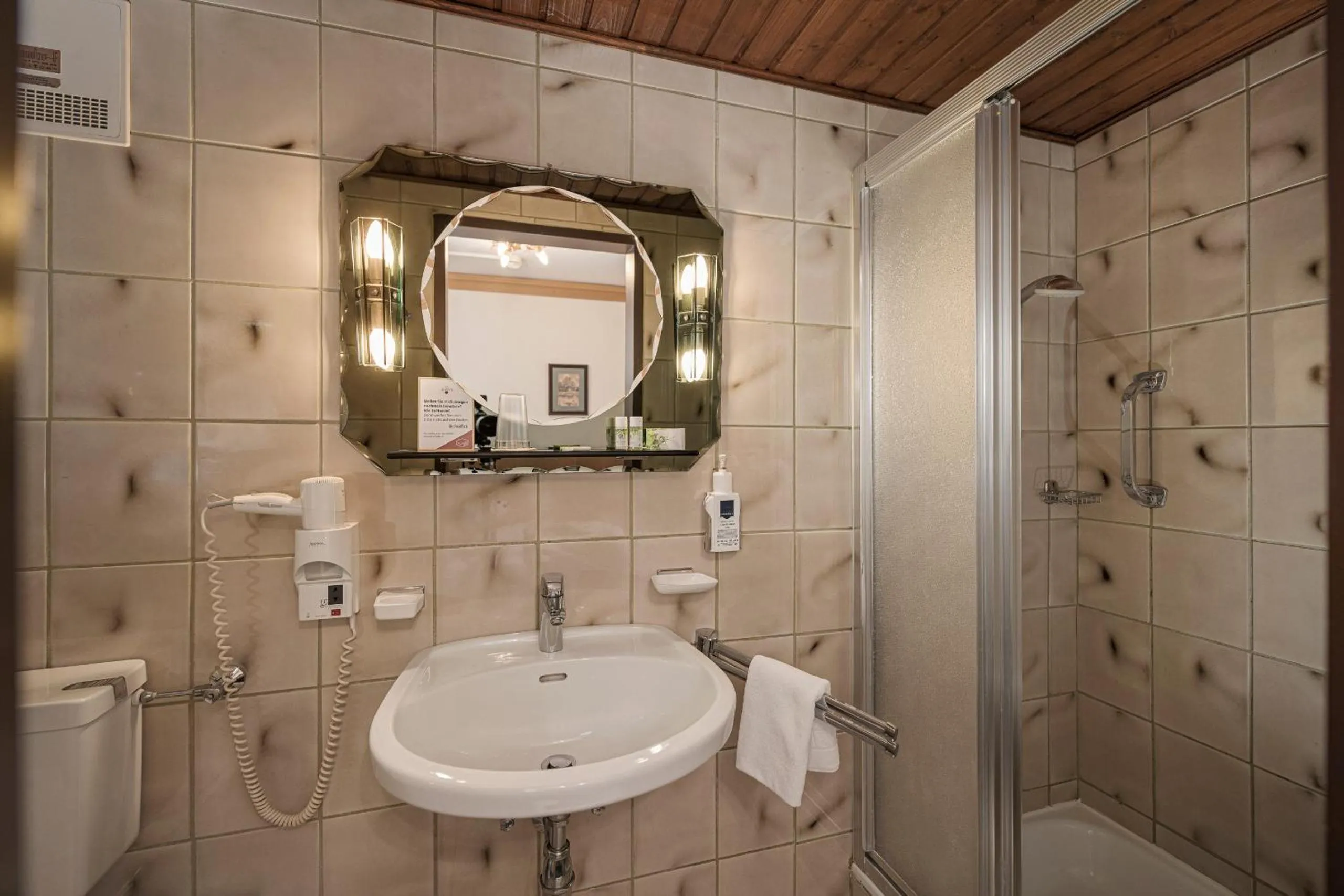 Shower in Hotel Alpina - Thermenhotels Gastein