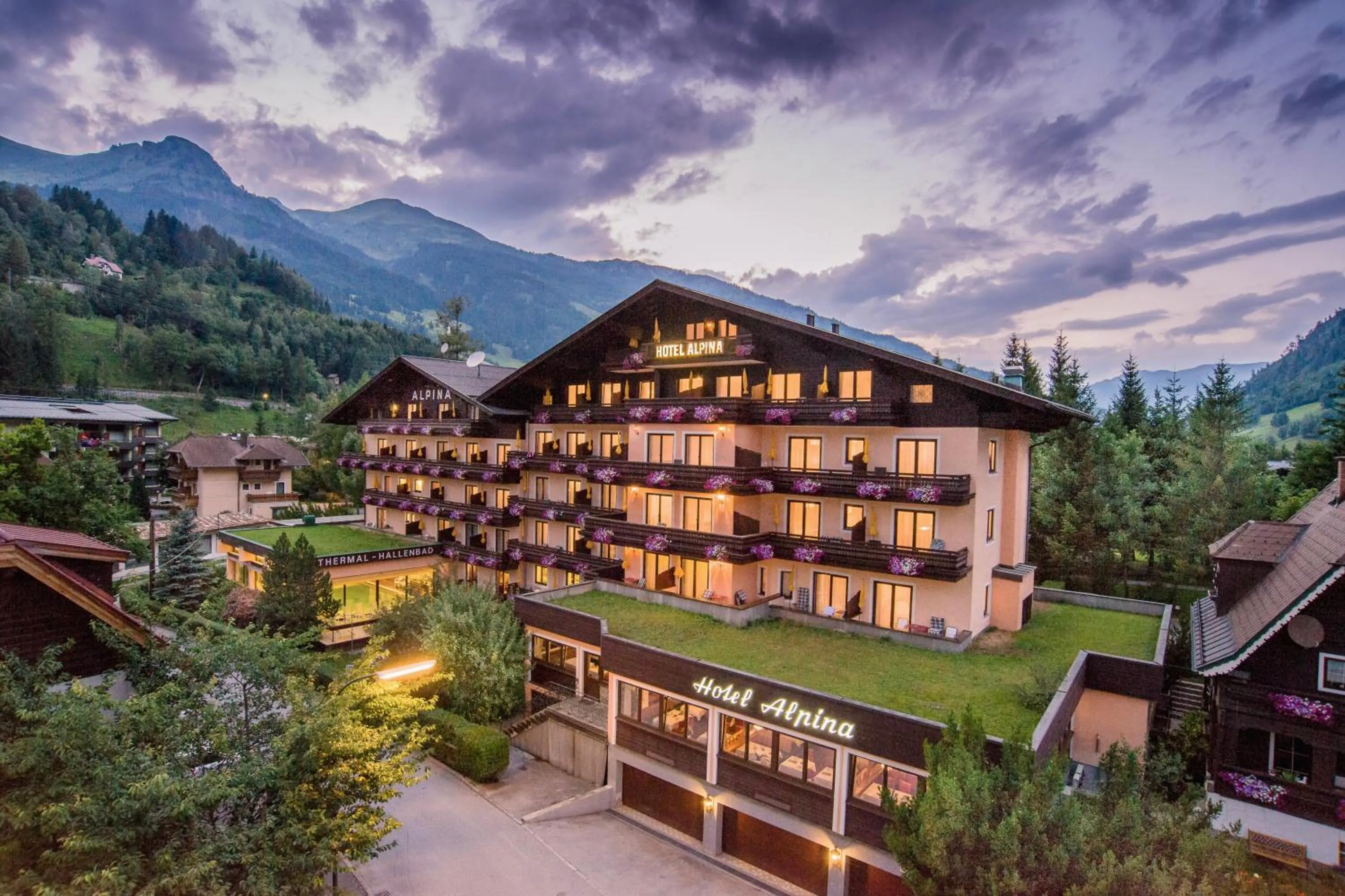 Property building in Hotel Alpina - Thermenhotels Gastein