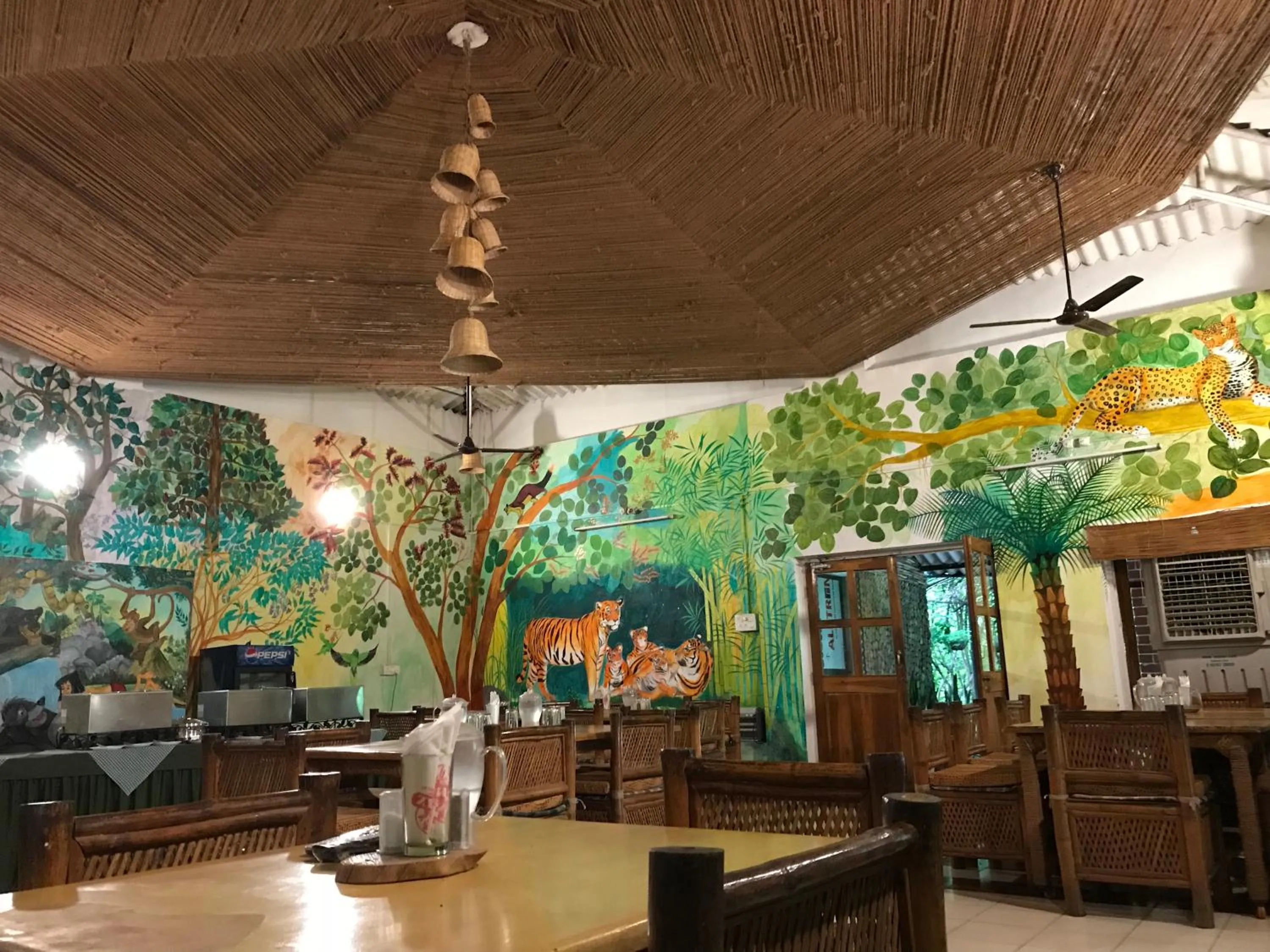 Food and drinks in Baaz Jungle Resort