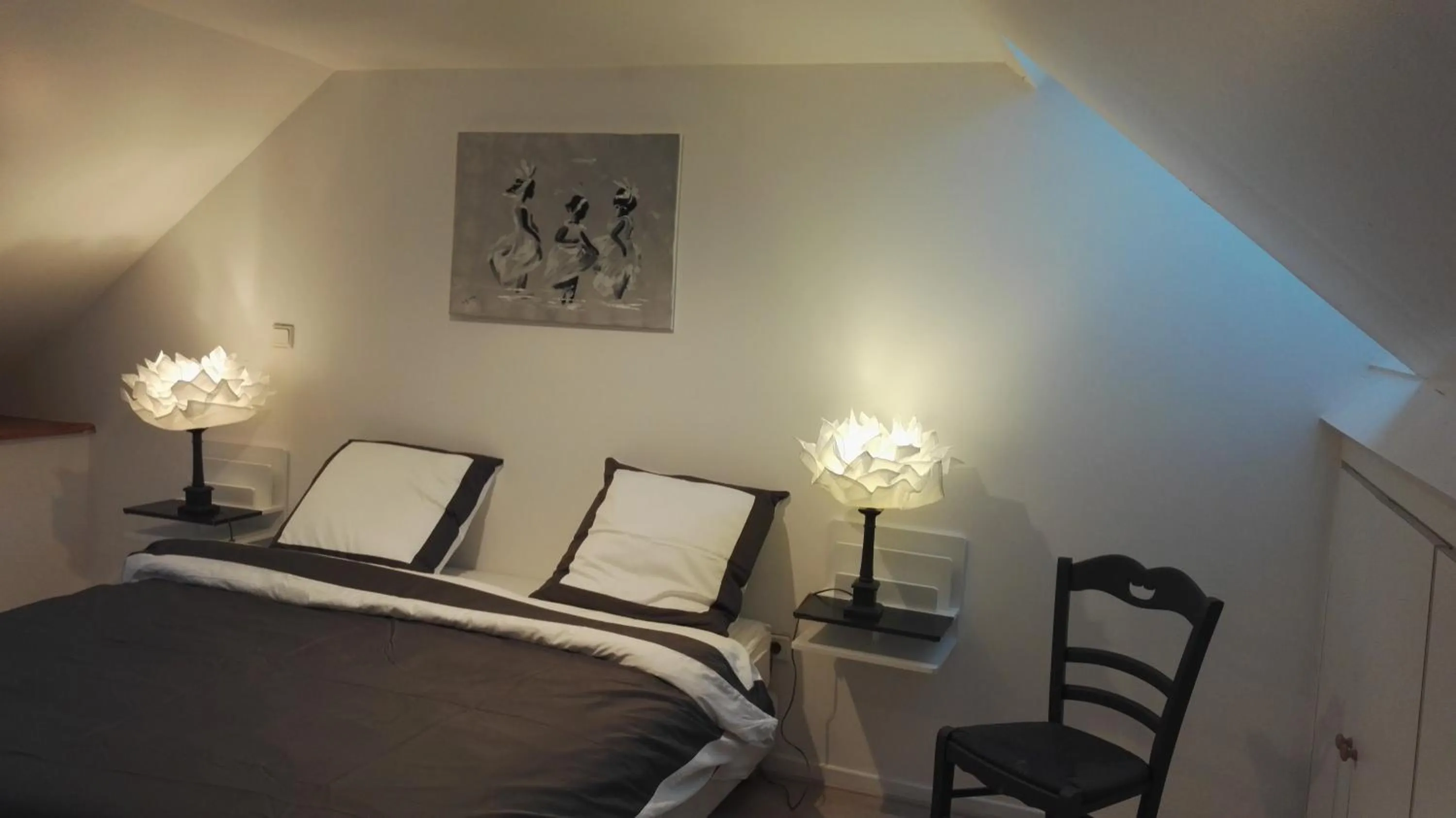 Photo of the whole room, Bed in les Bovrieres
