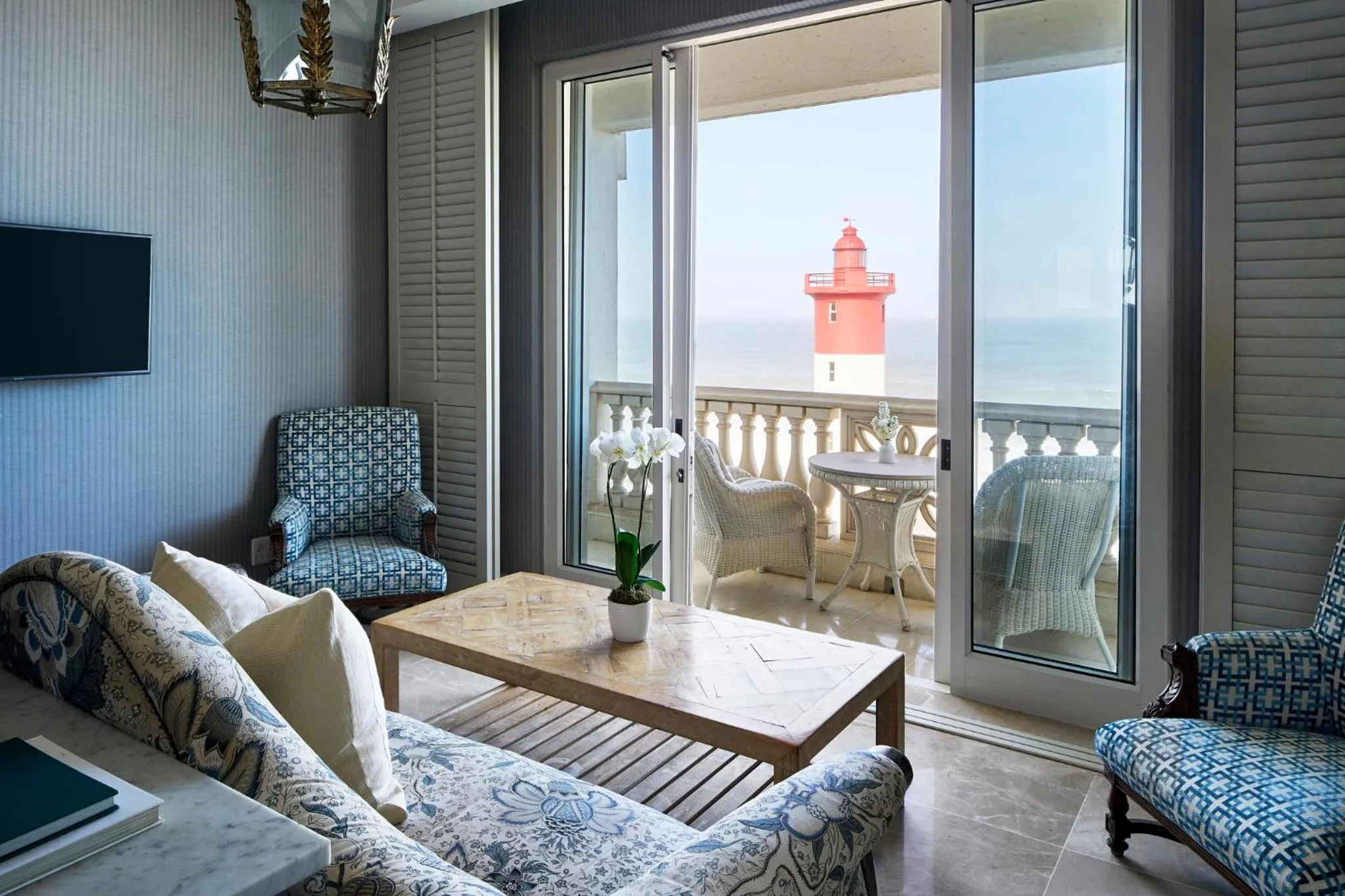 Photo of the whole room in The Oyster Box