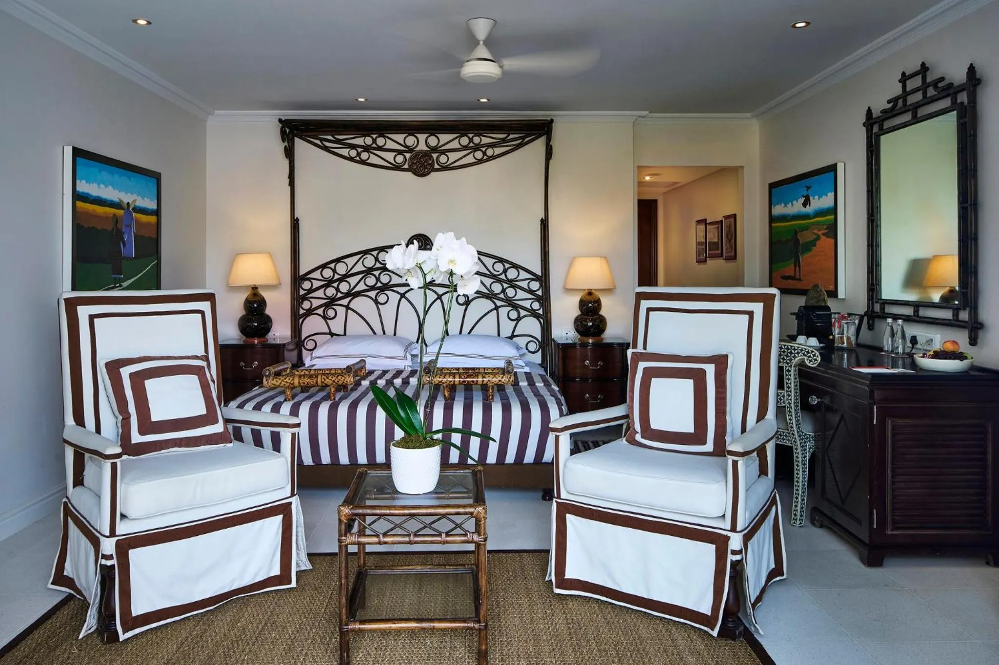 Photo of the whole room in The Oyster Box