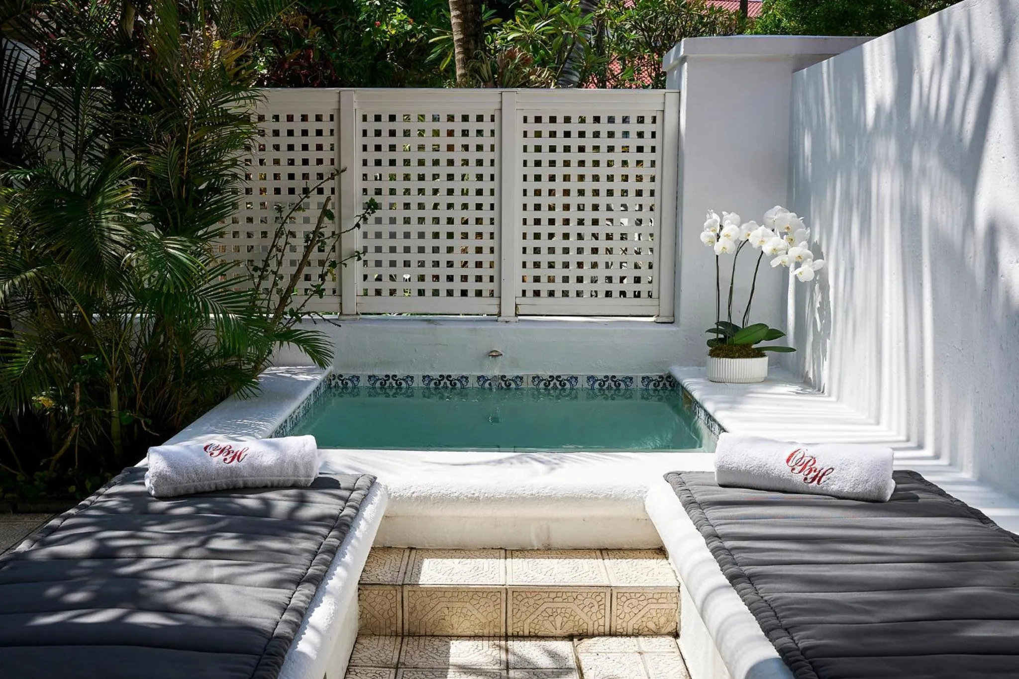 Photo of the whole room in The Oyster Box