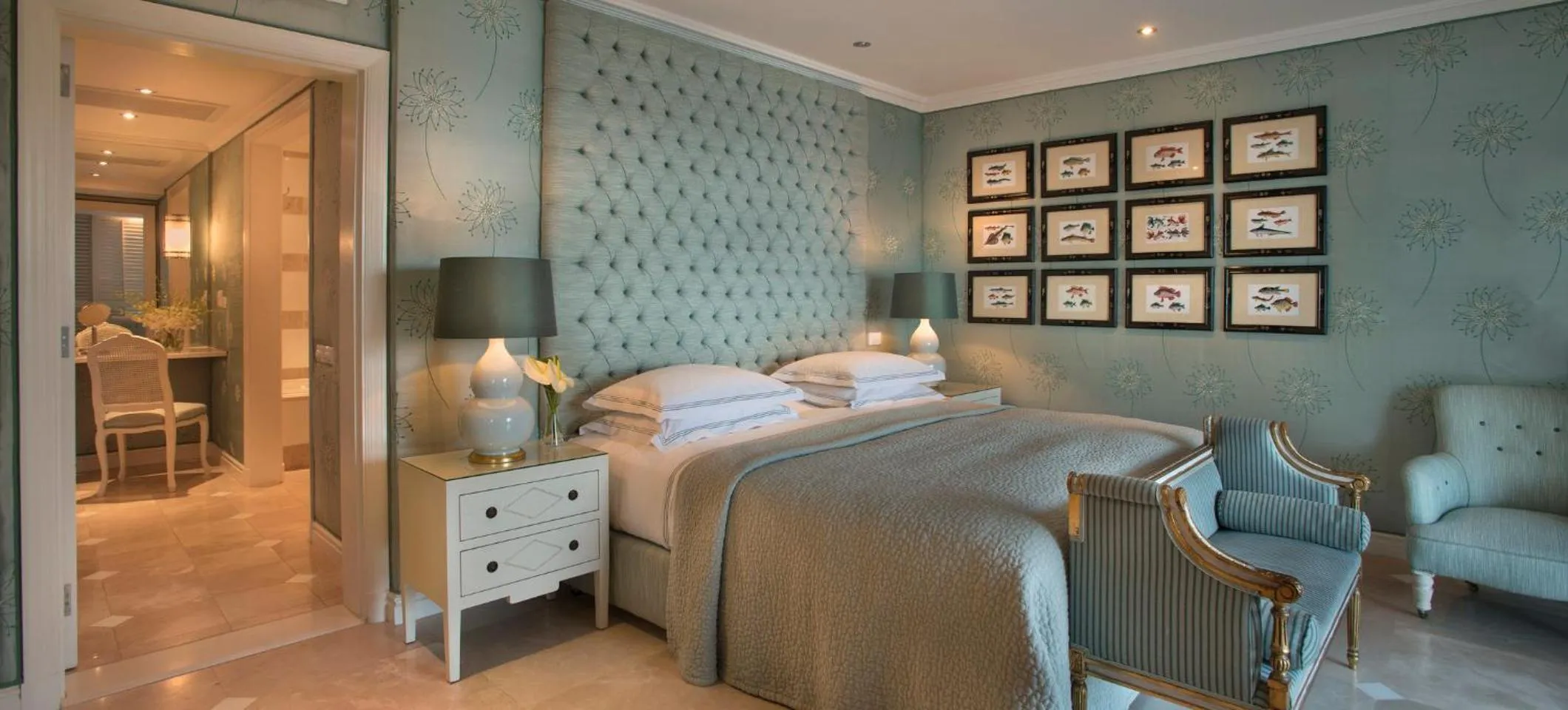 Photo of the whole room, Bed in The Oyster Box