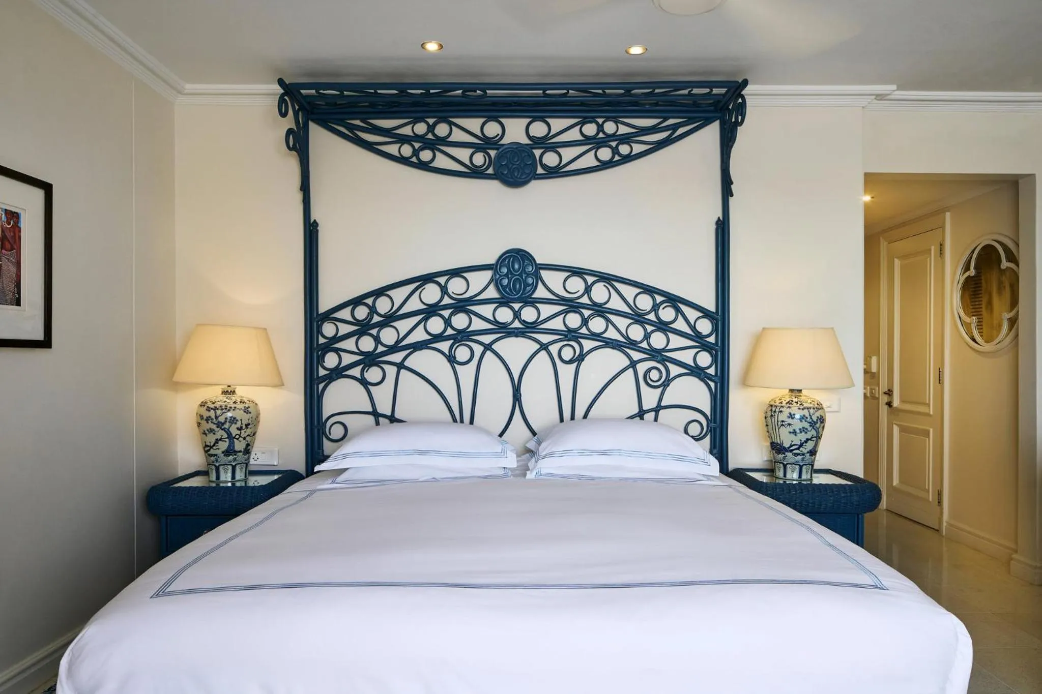 Photo of the whole room, Bed in The Oyster Box