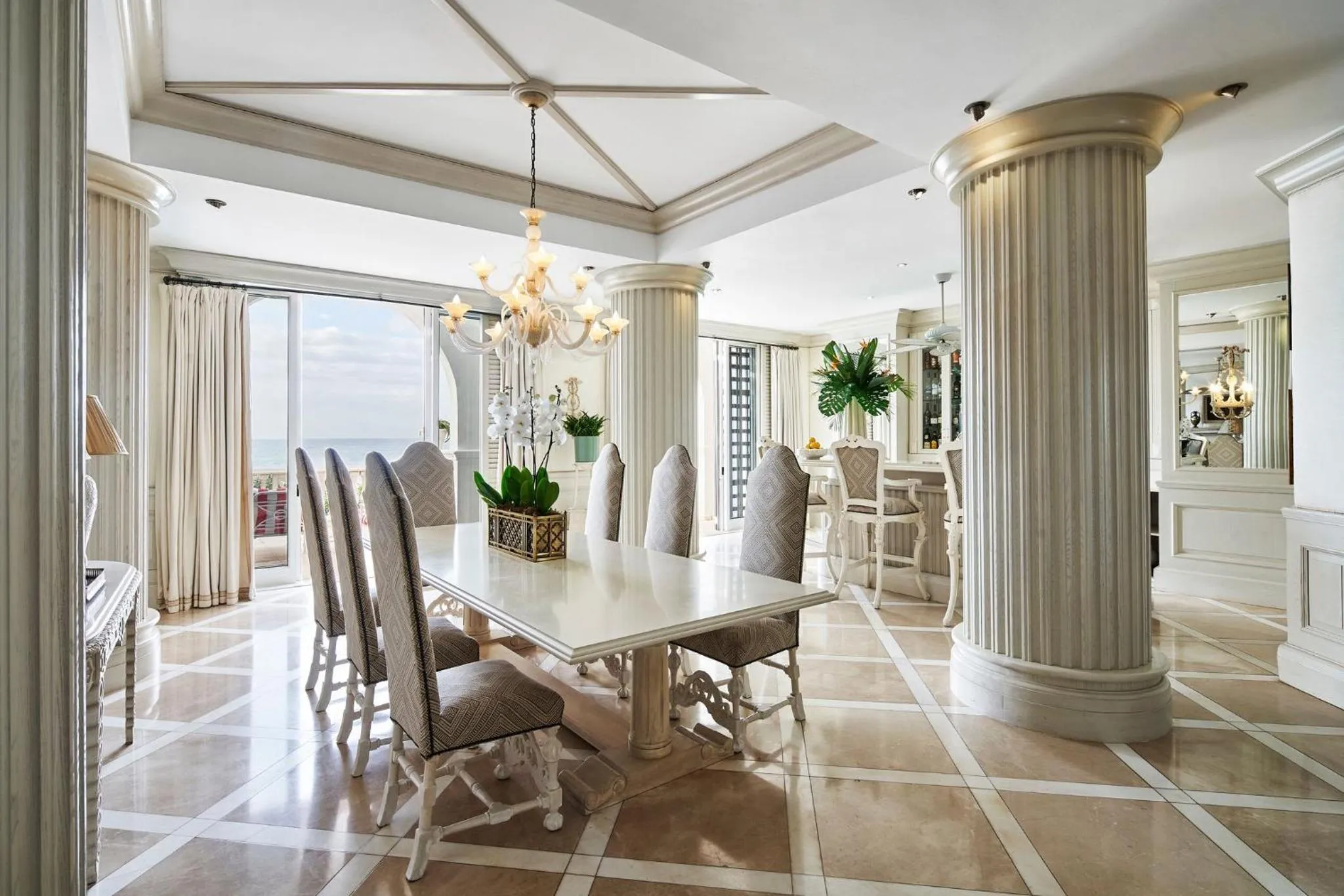 Photo of the whole room in The Oyster Box