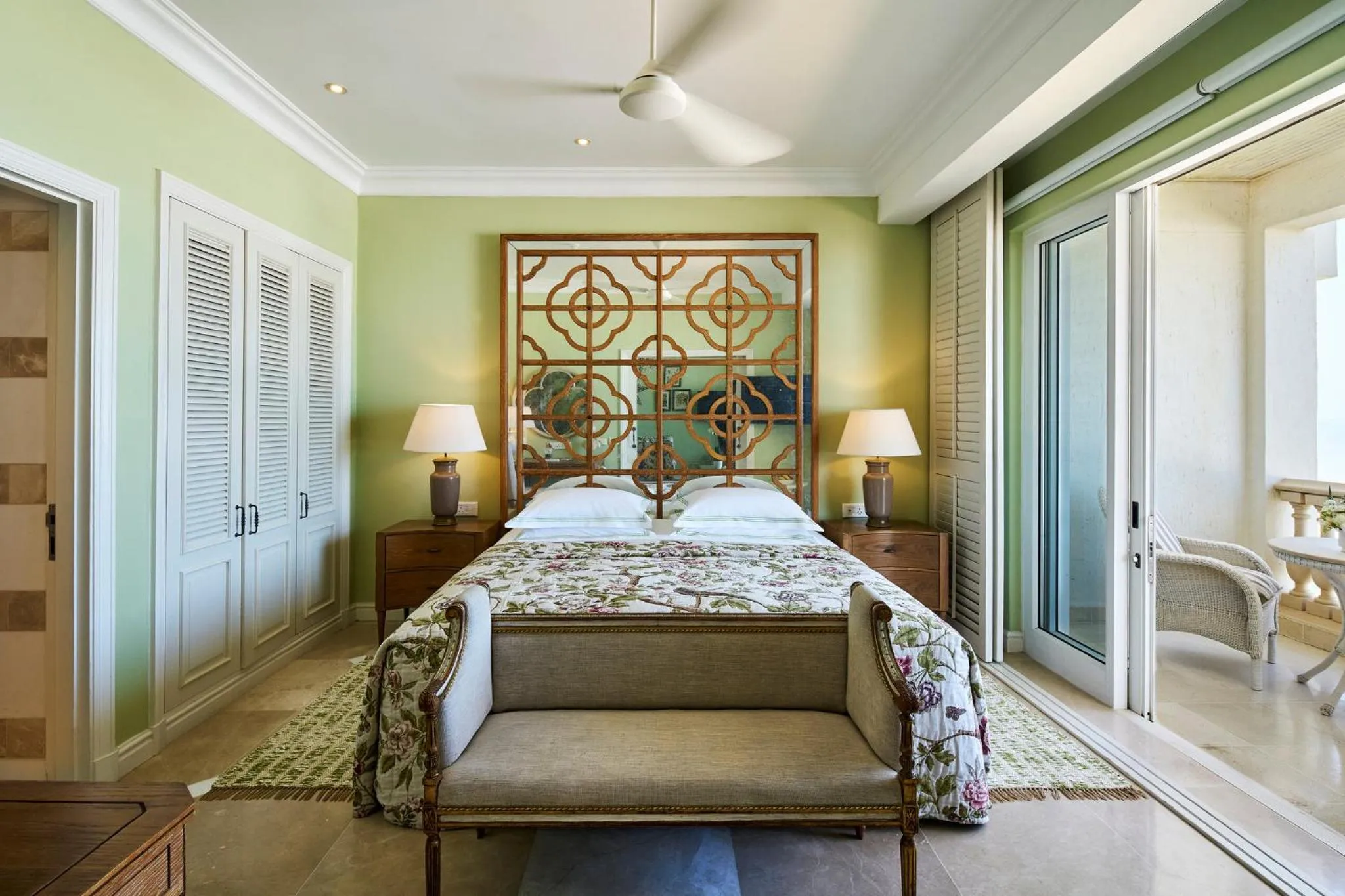 Photo of the whole room, Bed in The Oyster Box