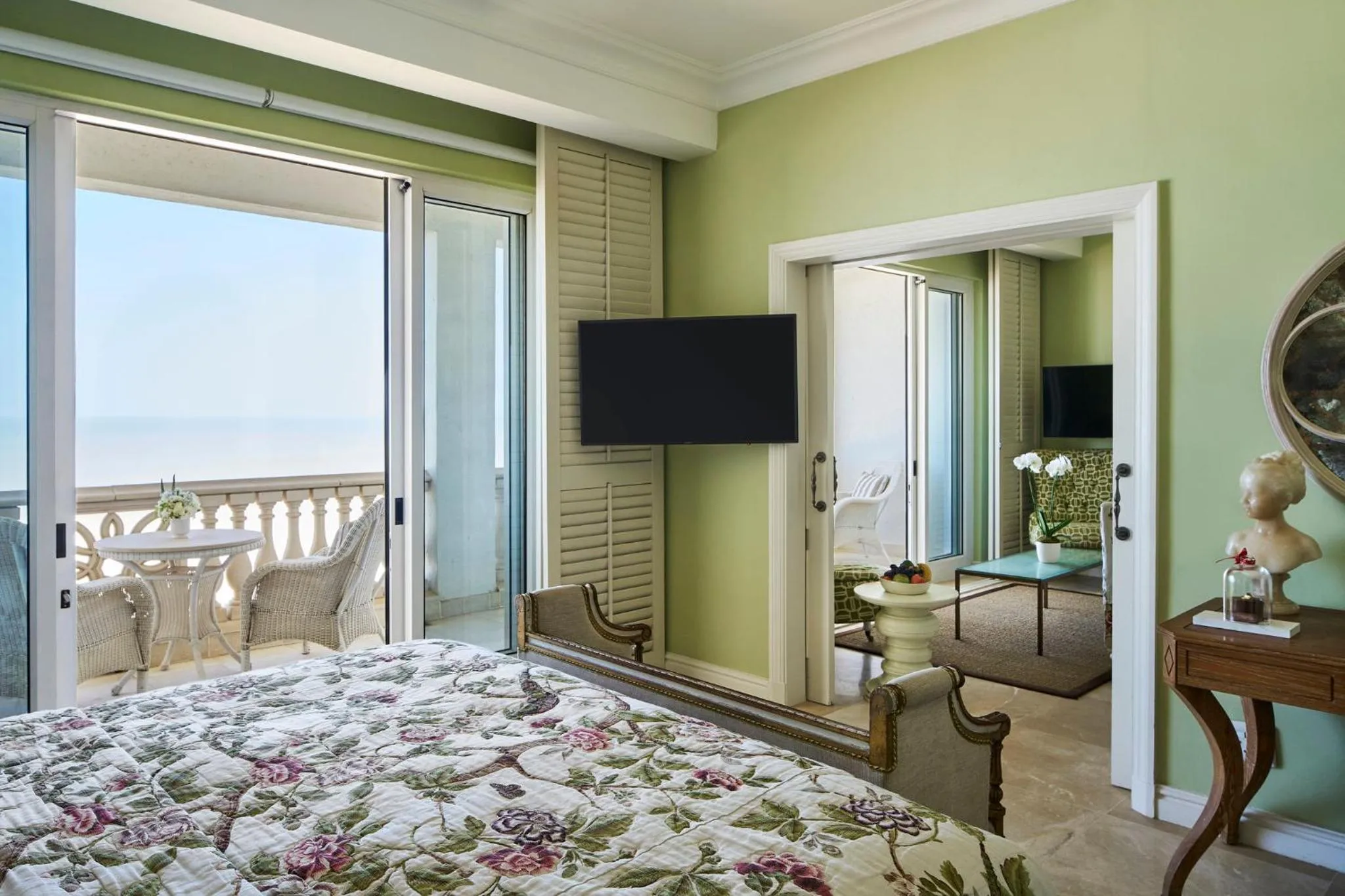 Photo of the whole room, Bed in The Oyster Box