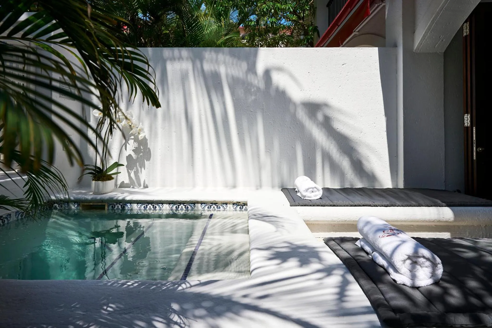 Photo of the whole room in The Oyster Box