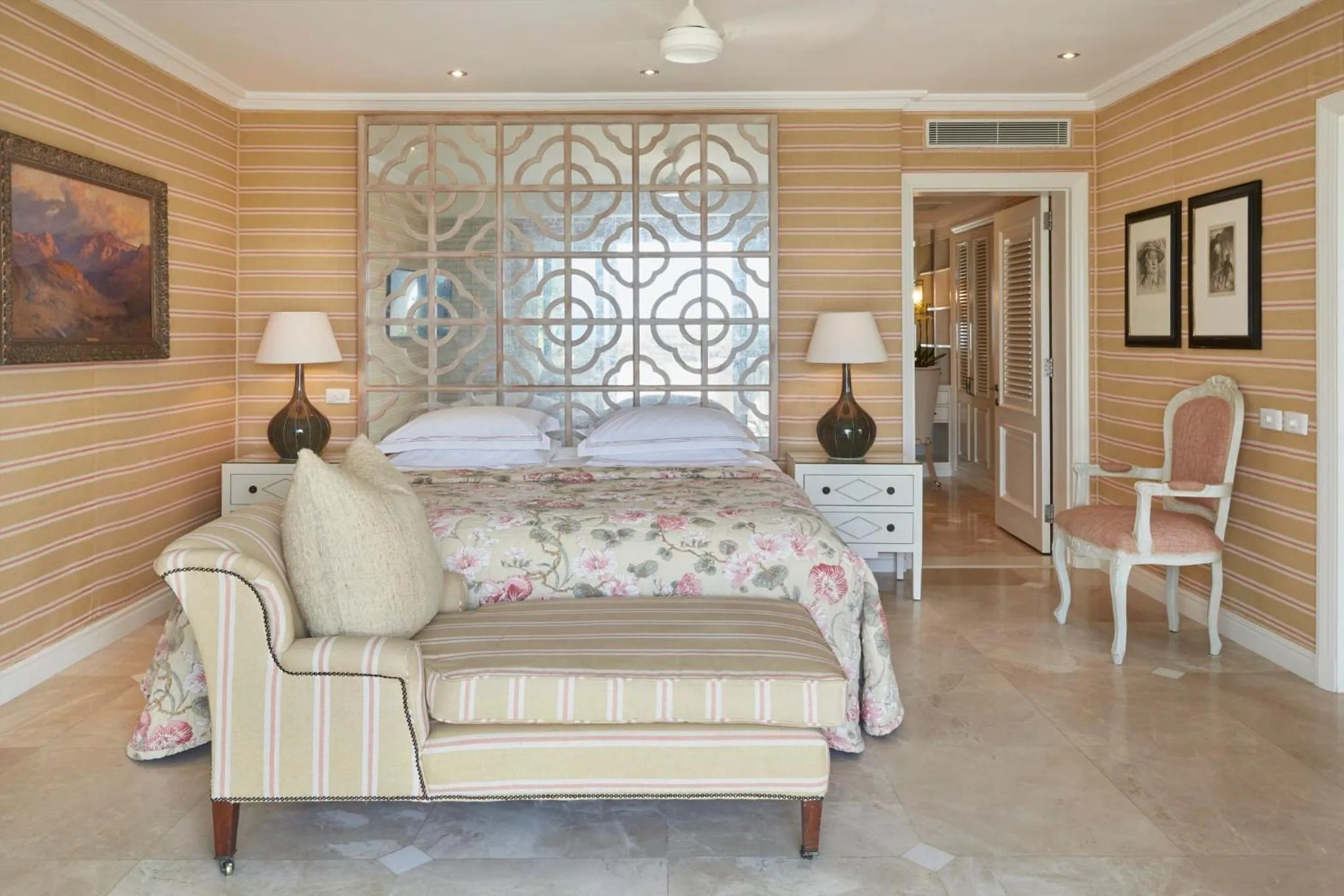 Photo of the whole room, Bed in The Oyster Box