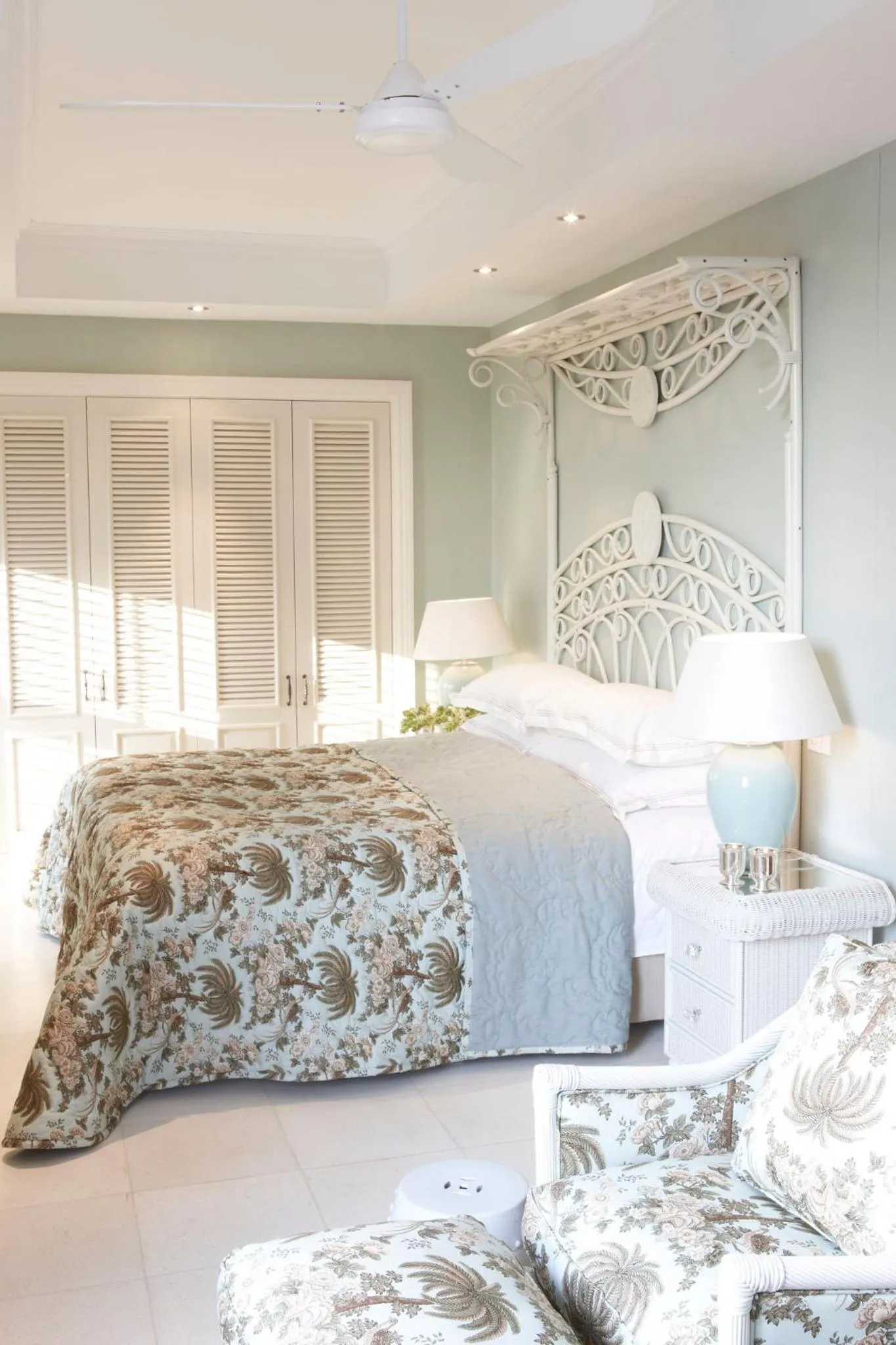 Photo of the whole room, Bed in The Oyster Box