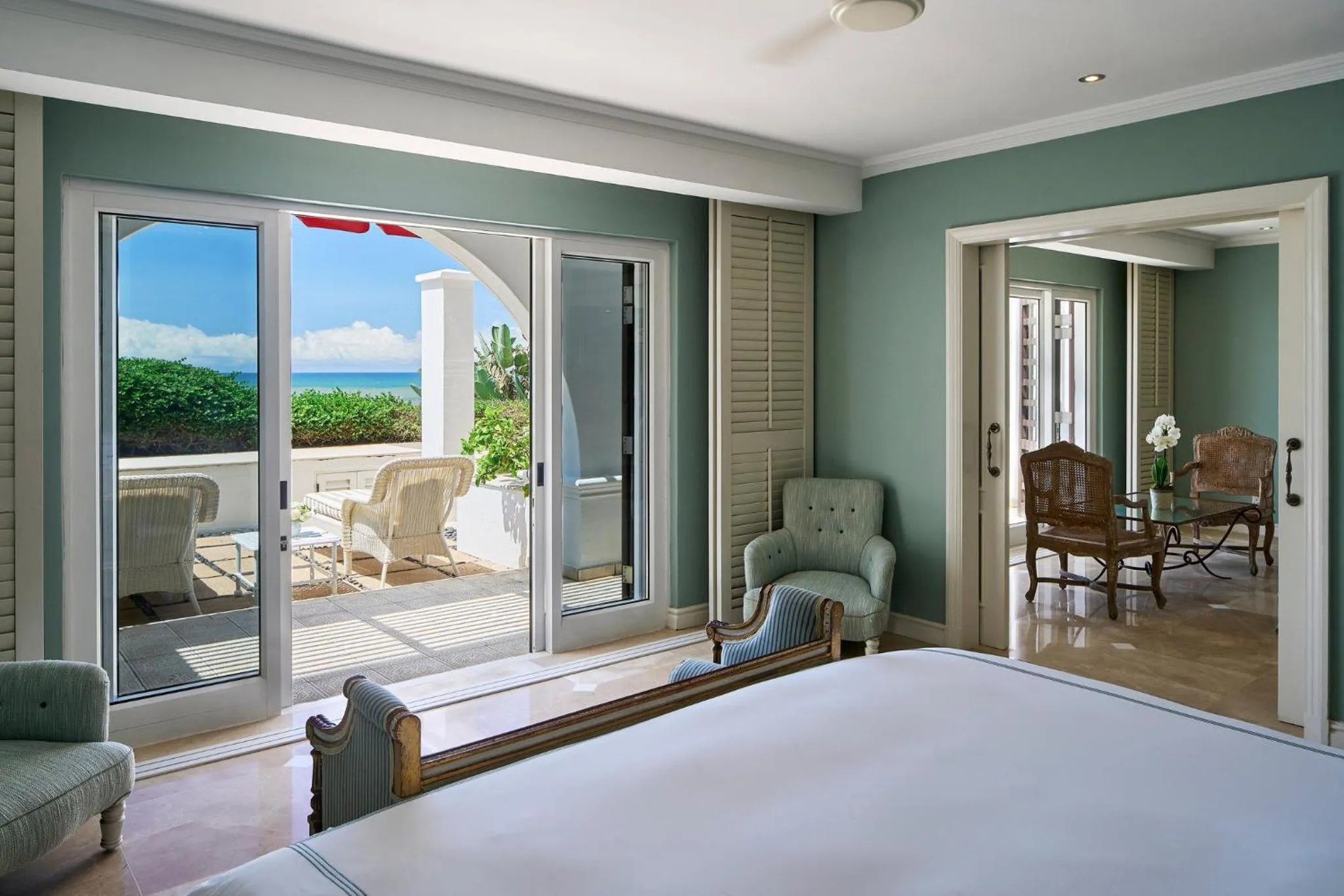 Photo of the whole room, Bed in The Oyster Box